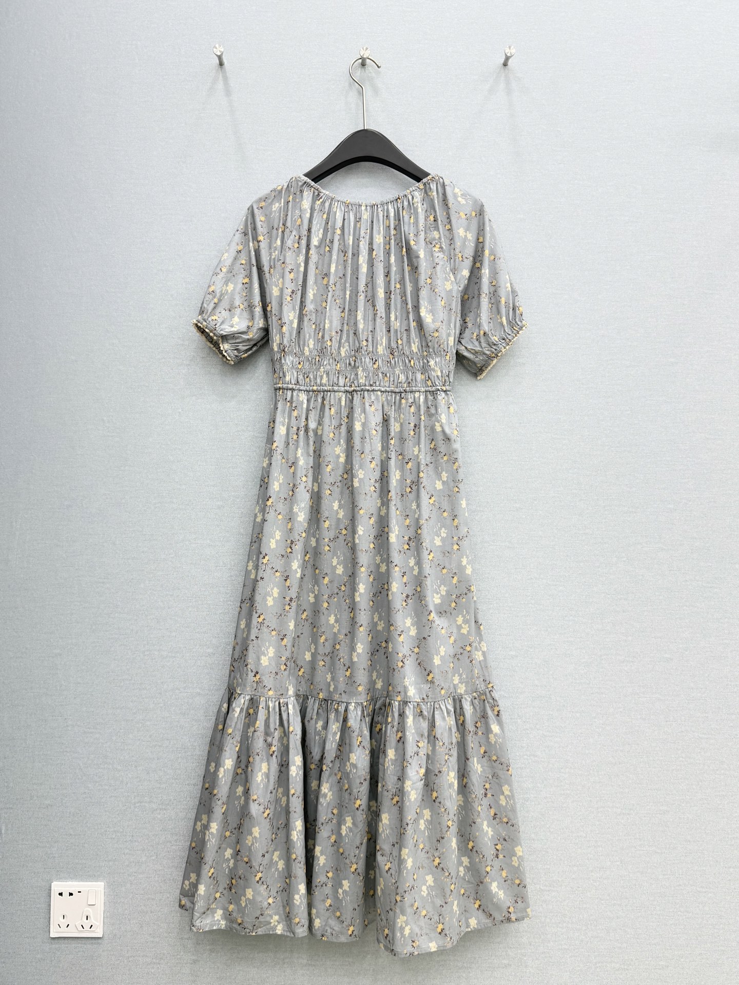 🛒𝐍𝐄𝐖 · 𝟐𝟎𝟐6/爆款现货原单品质 小众*｜2026新品大圆领抽绳碎花连衣裙高端设计 高级肌理细腻