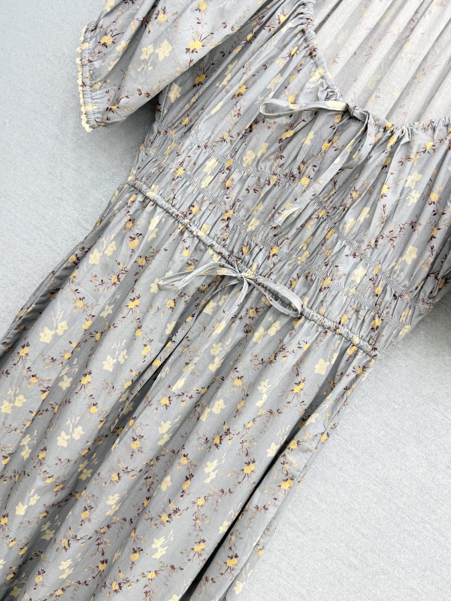 🛒𝐍𝐄𝐖 · 𝟐𝟎𝟐6/爆款现货原单品质 小众*｜2026新品大圆领抽绳碎花连衣裙高端设计 高级肌理细腻