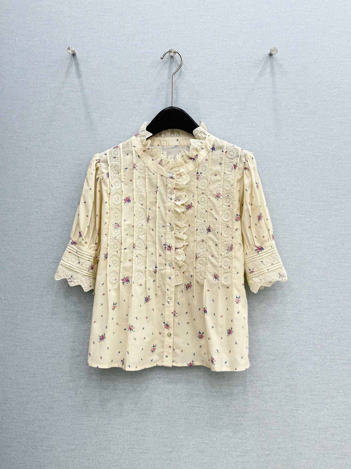 🛒𝐍𝐄𝐖 · 𝟐𝟎𝟐6/爆款现货原单品质 小众*｜2026新品碎花花边衬衫高端设计 高级肌理细腻 极简主