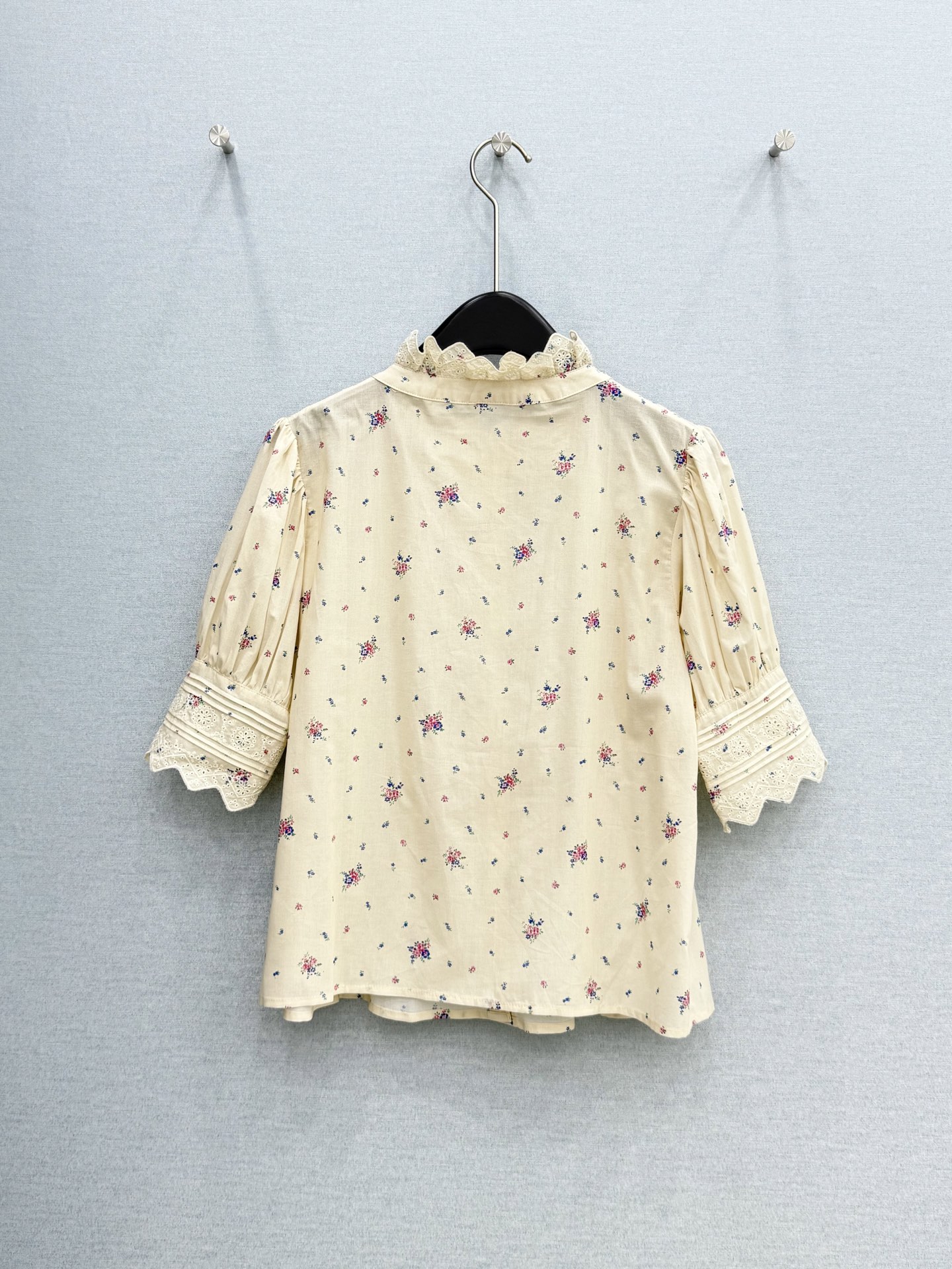 🛒𝐍𝐄𝐖 · 𝟐𝟎𝟐6/爆款现货原单品质 小众*｜2026新品碎花花边衬衫高端设计 高级肌理细腻 极简主