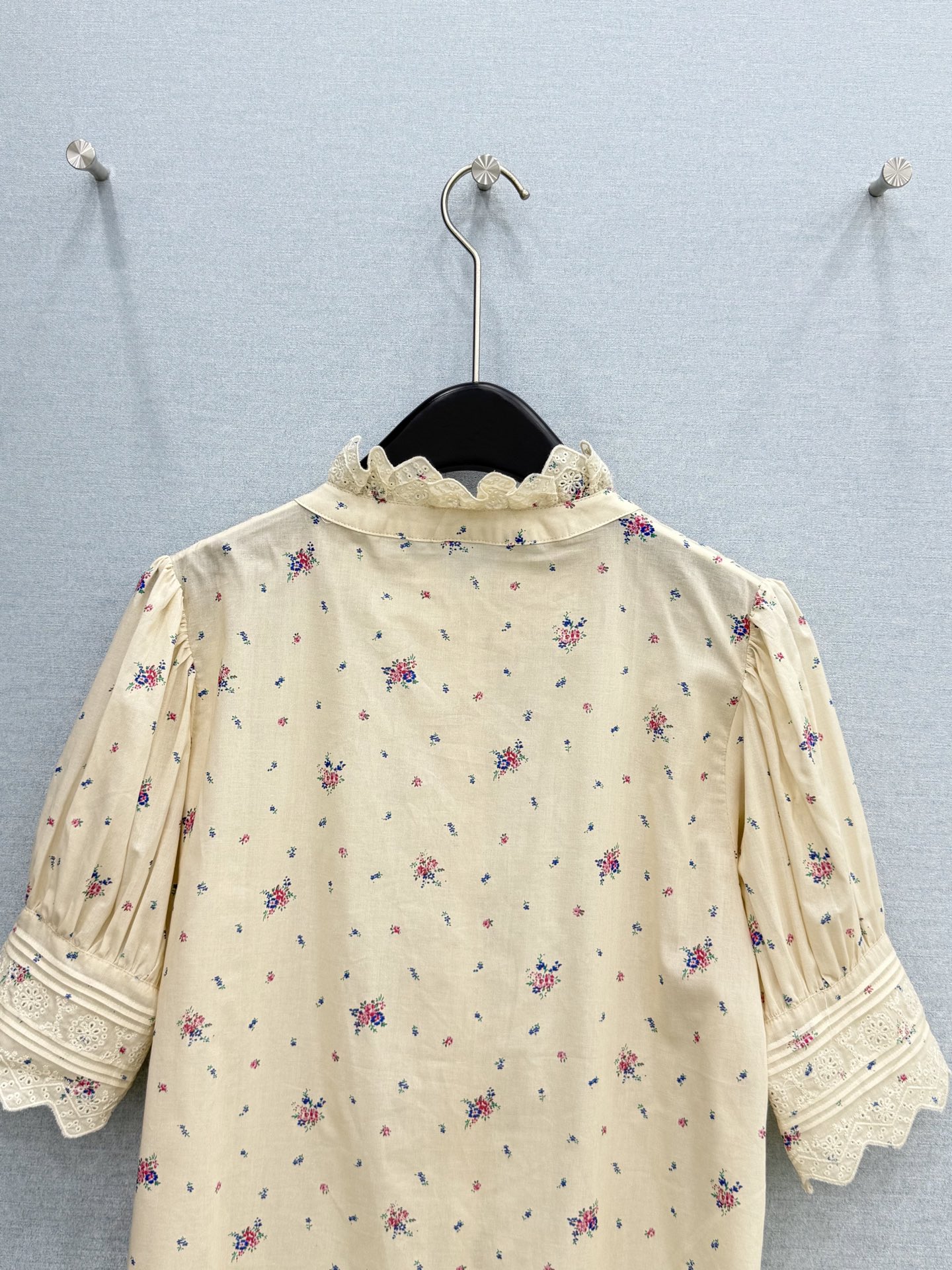 🛒𝐍𝐄𝐖 · 𝟐𝟎𝟐6/爆款现货原单品质 小众*｜2026新品碎花花边衬衫高端设计 高级肌理细腻 极简主