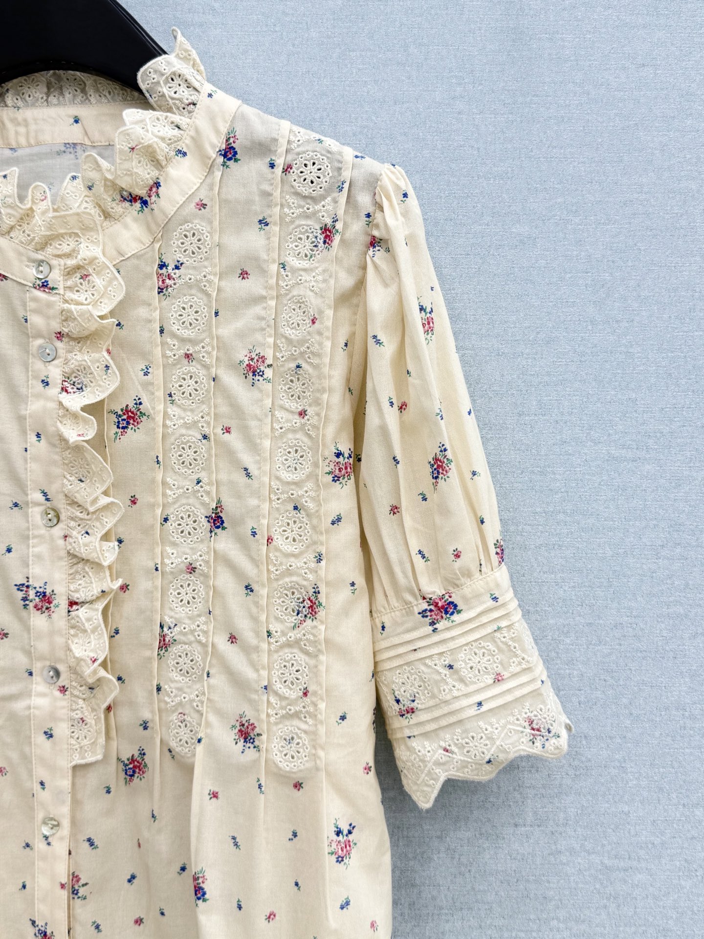 🛒𝐍𝐄𝐖 · 𝟐𝟎𝟐6/爆款现货原单品质 小众*｜2026新品碎花花边衬衫高端设计 高级肌理细腻 极简主