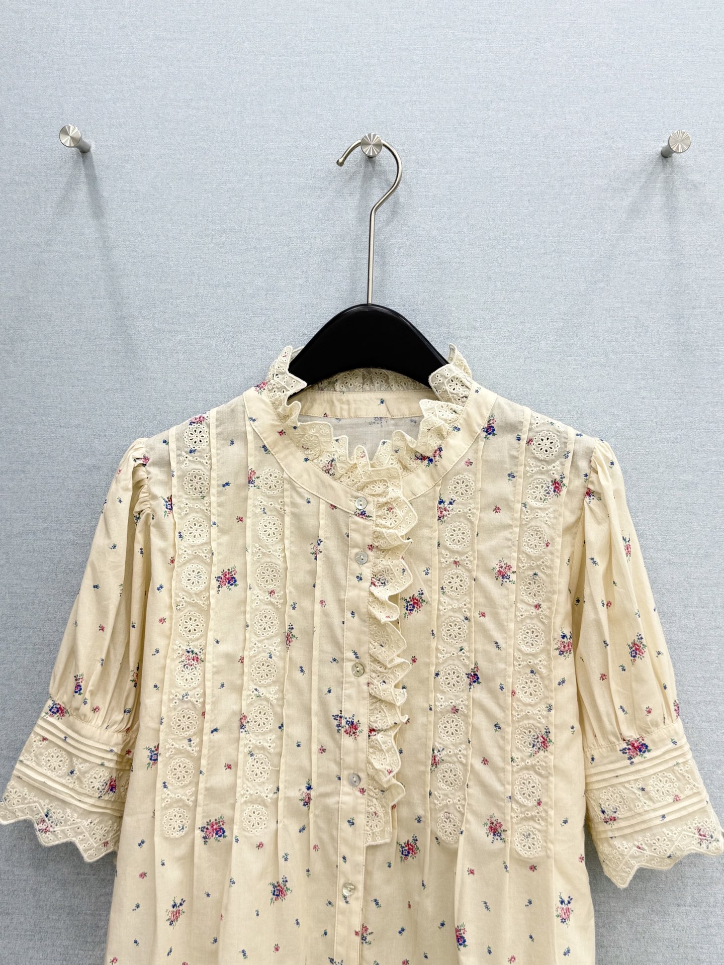 🛒𝐍𝐄𝐖 · 𝟐𝟎𝟐6/爆款现货原单品质 小众*｜2026新品碎花花边衬衫高端设计 高级肌理细腻 极简主