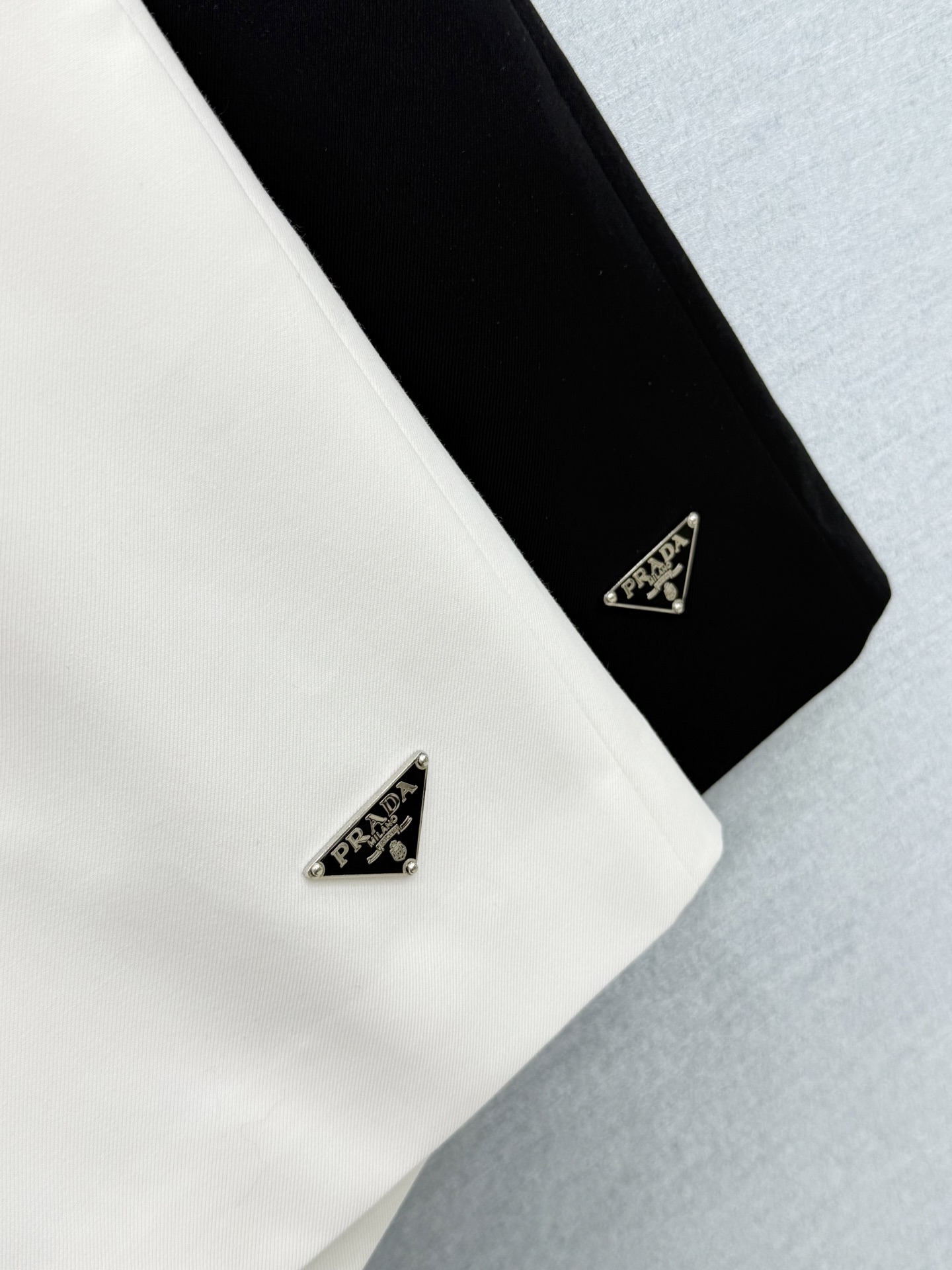 🛒𝐍𝐄𝐖 · 𝟐𝟎𝟐6/爆款现货【春夏上新】Prad*｜26新款织带拼接休闲中裤气质百搭爆单款 酷酷的格
