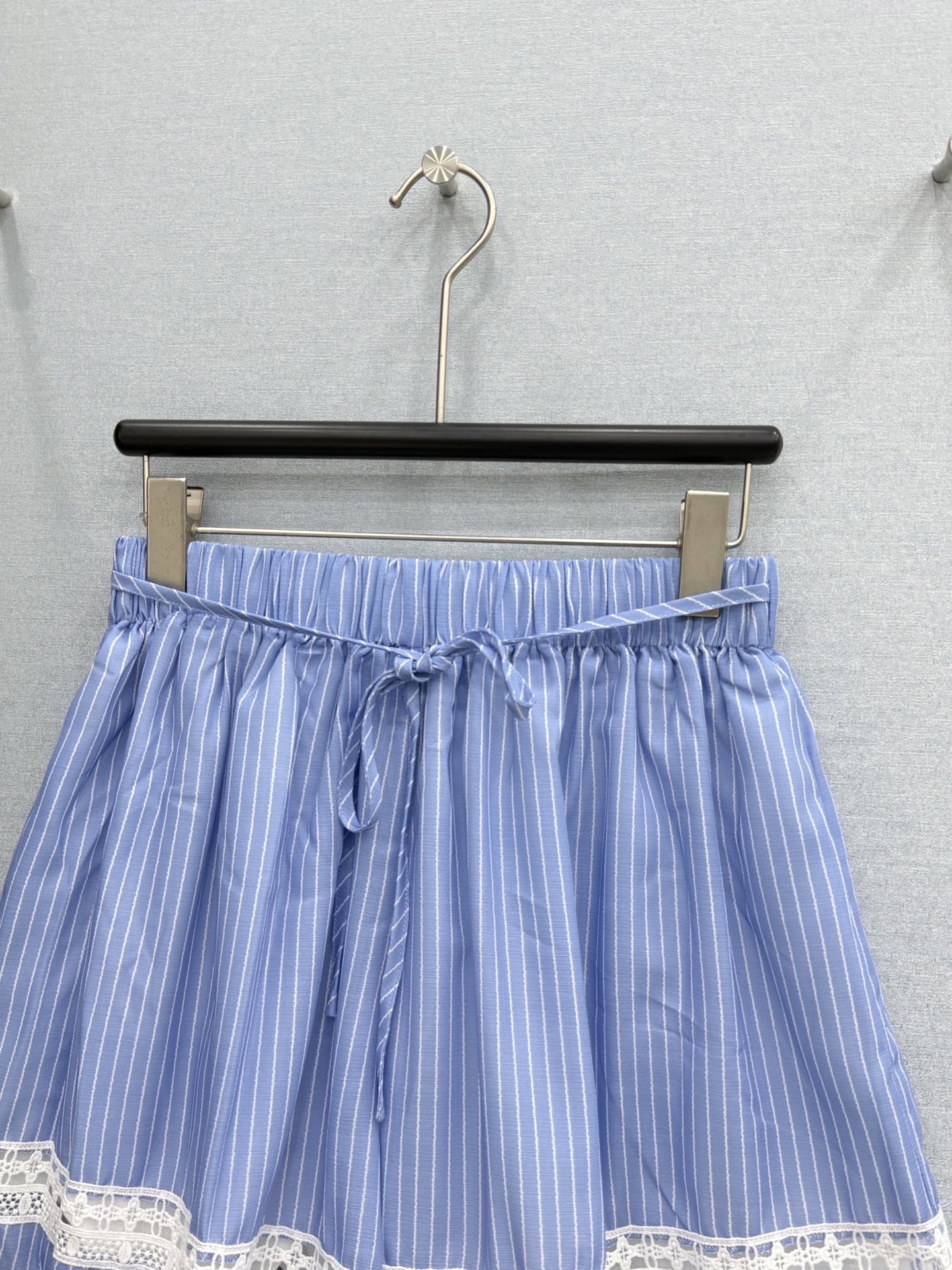 🛒𝐍𝐄𝐖 · 𝟐𝟎𝟐6/爆款现货原单品质 小众*｜2026新品蕾丝拼接条纹短裤高端设计 花边下摆 高级肌