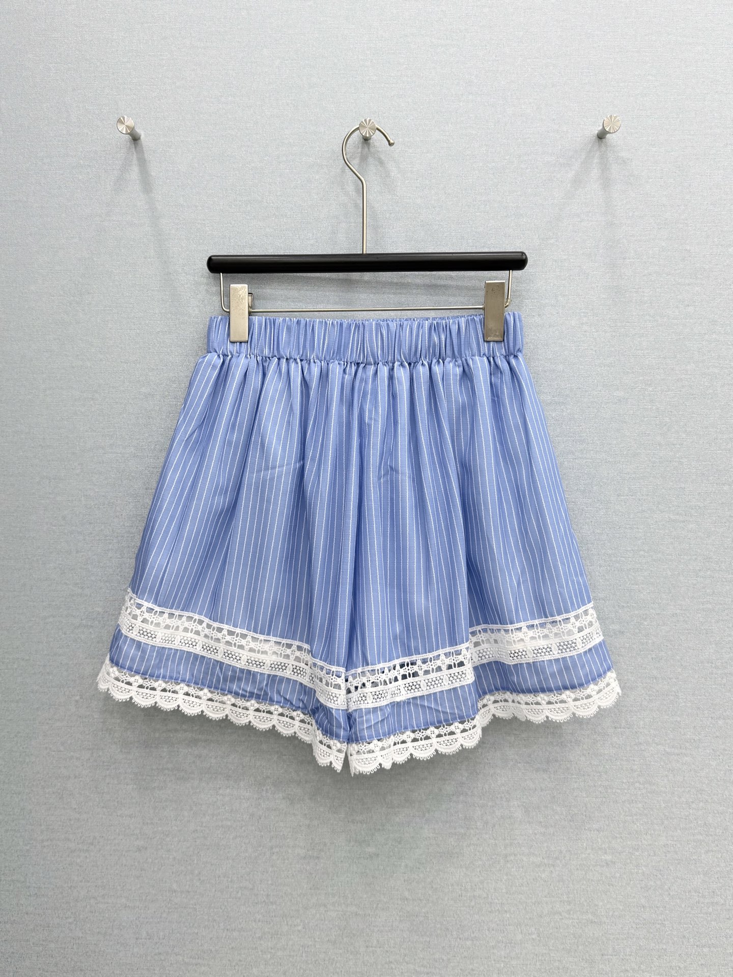 🛒𝐍𝐄𝐖 · 𝟐𝟎𝟐6/爆款现货原单品质 小众*｜2026新品蕾丝拼接条纹短裤高端设计 花边下摆 高级肌