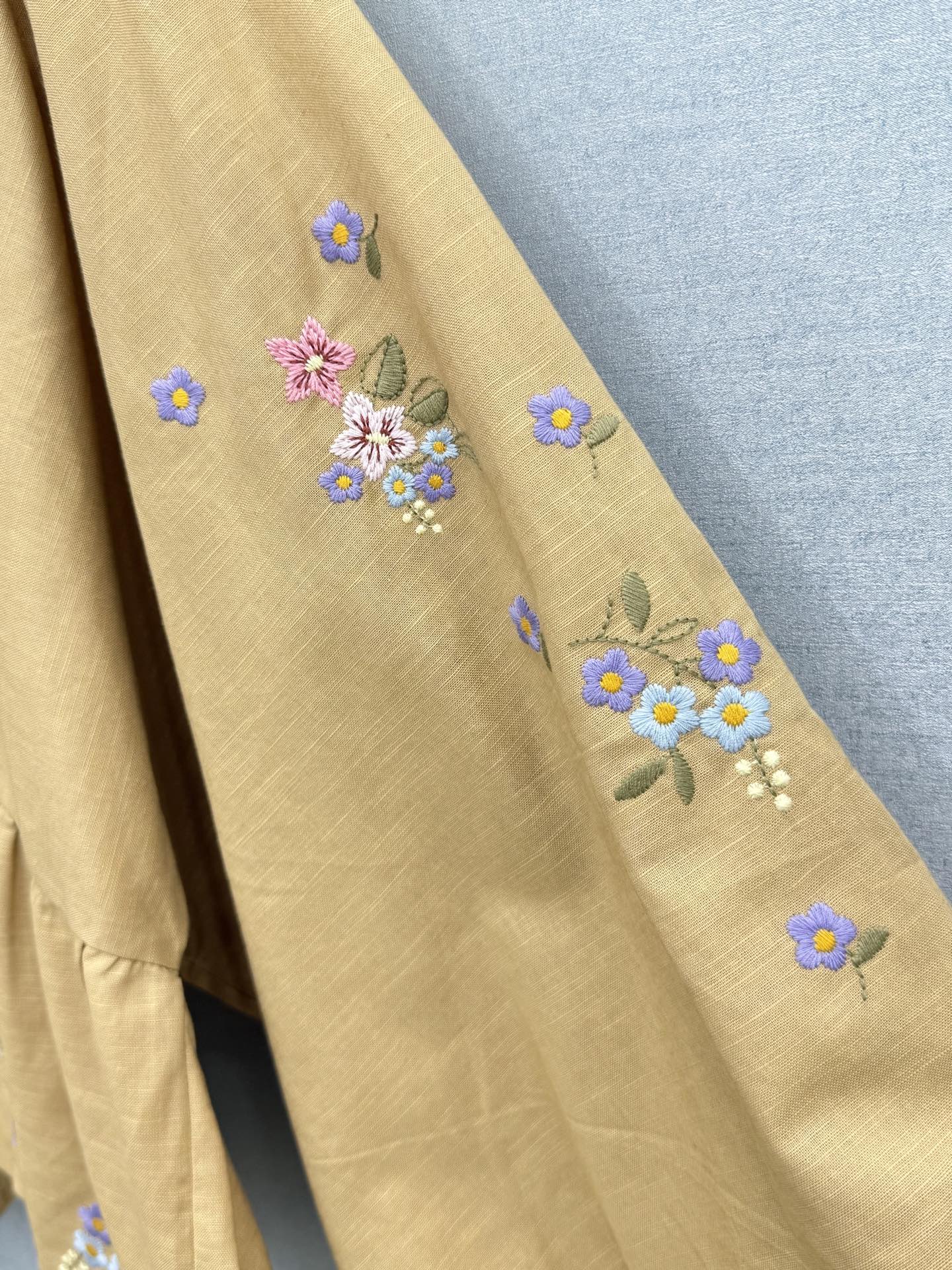 🛒𝐍𝐄𝐖 · 𝟐𝟎𝟐6/爆款现货原单品质 小众*｜2026新品灯笼袖拼色V领衬衫高端设计 高级肌理细腻 