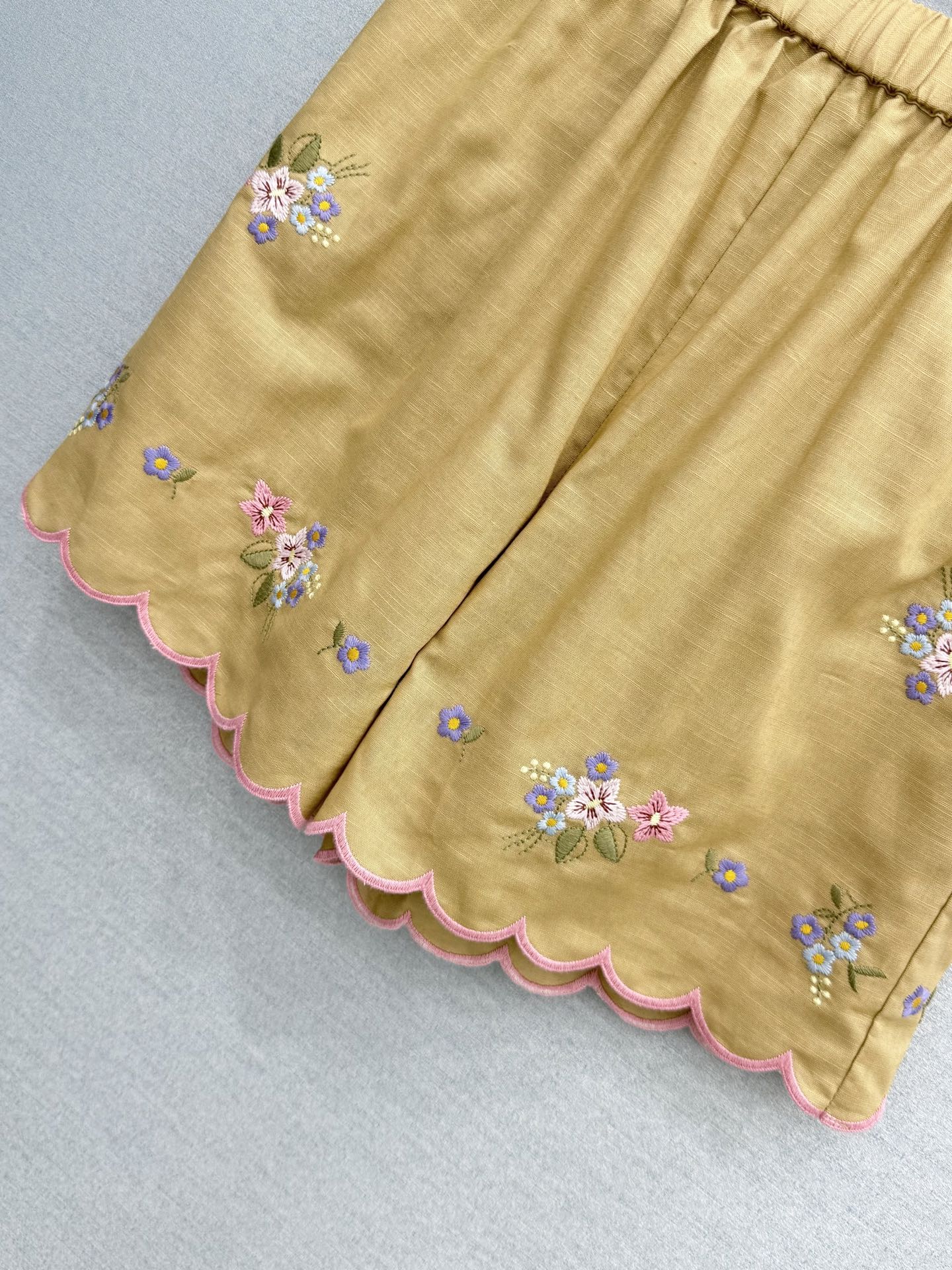 🛒𝐍𝐄𝐖 · 𝟐𝟎𝟐6/爆款现货原单品质 小众*｜2026新品重工刺绣短裤高端设计 高级肌理细腻 极简主