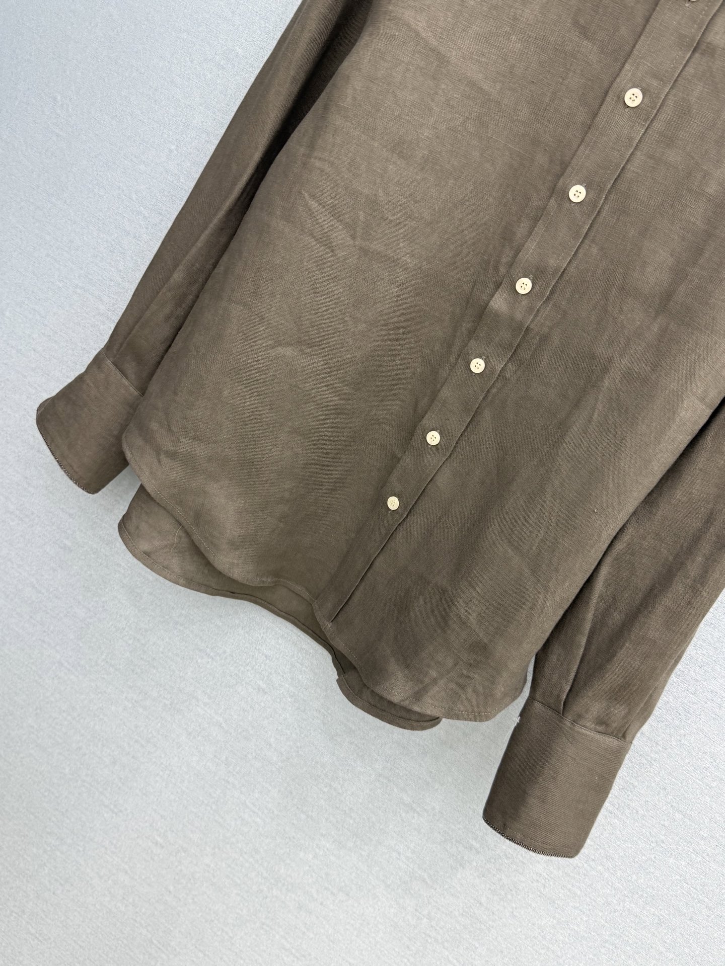 🛒𝐍𝐄𝐖 · 𝟐𝟎𝟐6/爆款现货原单品质 BC｜2026新品百分百亚麻衬衫短裤套装精致版型，袖口细钻滚边