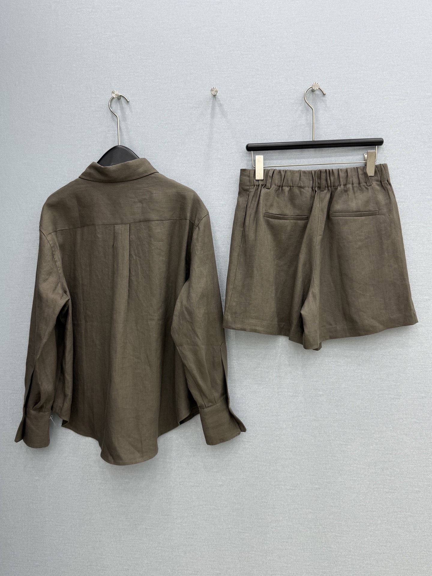 🛒𝐍𝐄𝐖 · 𝟐𝟎𝟐6/爆款现货原单品质 BC｜2026新品百分百亚麻衬衫短裤套装精致版型，袖口细钻滚边