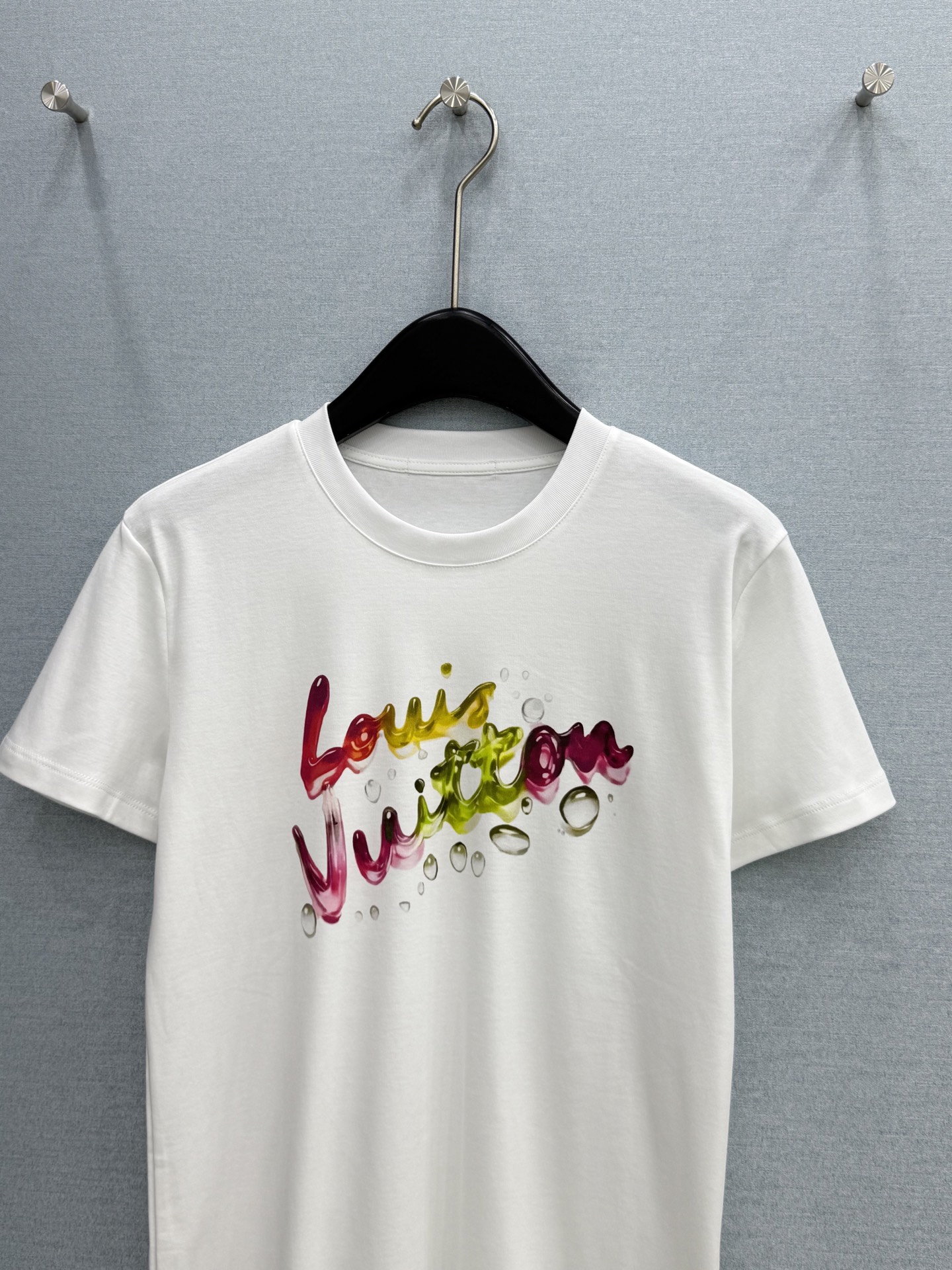 🛒𝐍𝐄𝐖 · 𝟐𝟎𝟐6/爆款现货【春夏上新】 Lou* V｜2026新款印花字母T恤高订面料，百搭版型 