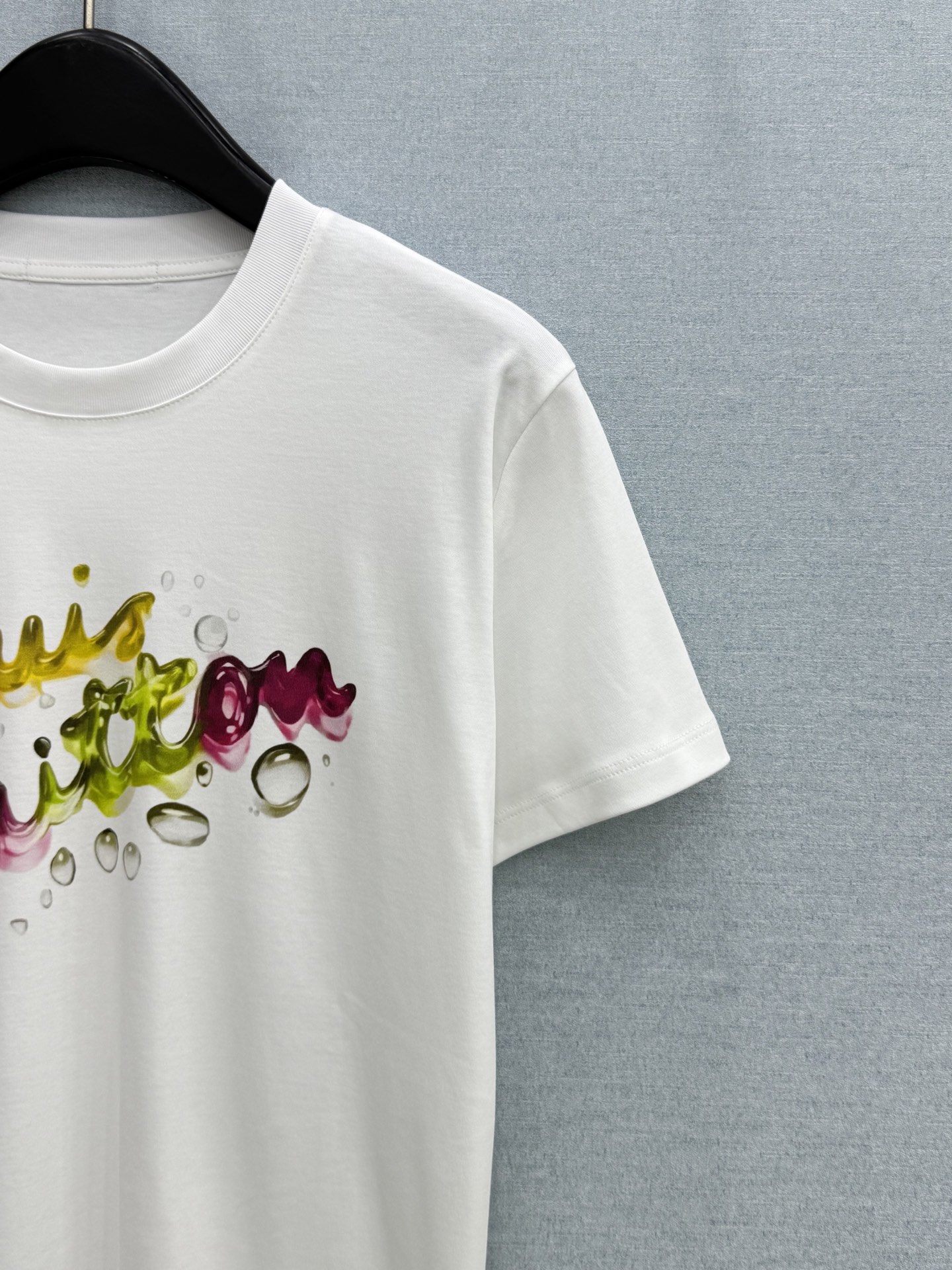 🛒𝐍𝐄𝐖 · 𝟐𝟎𝟐6/爆款现货【春夏上新】 Lou* V｜2026新款印花字母T恤高订面料，百搭版型 