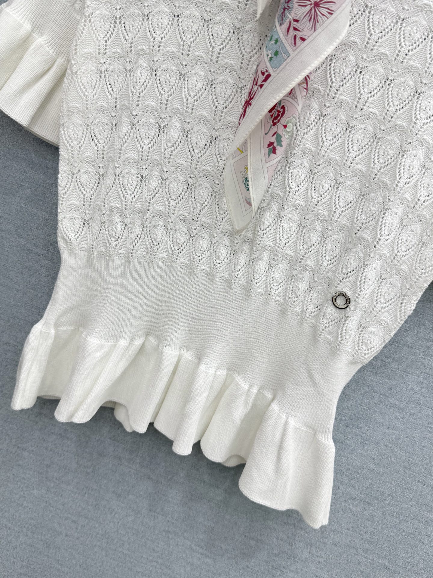 🛒𝐍𝐄𝐖 · 𝟐𝟎𝟐6/爆款现货高端订制 Lp ｜26新品丝巾装饰针织衫王炸单品，精致常规版型上身巨显瘦