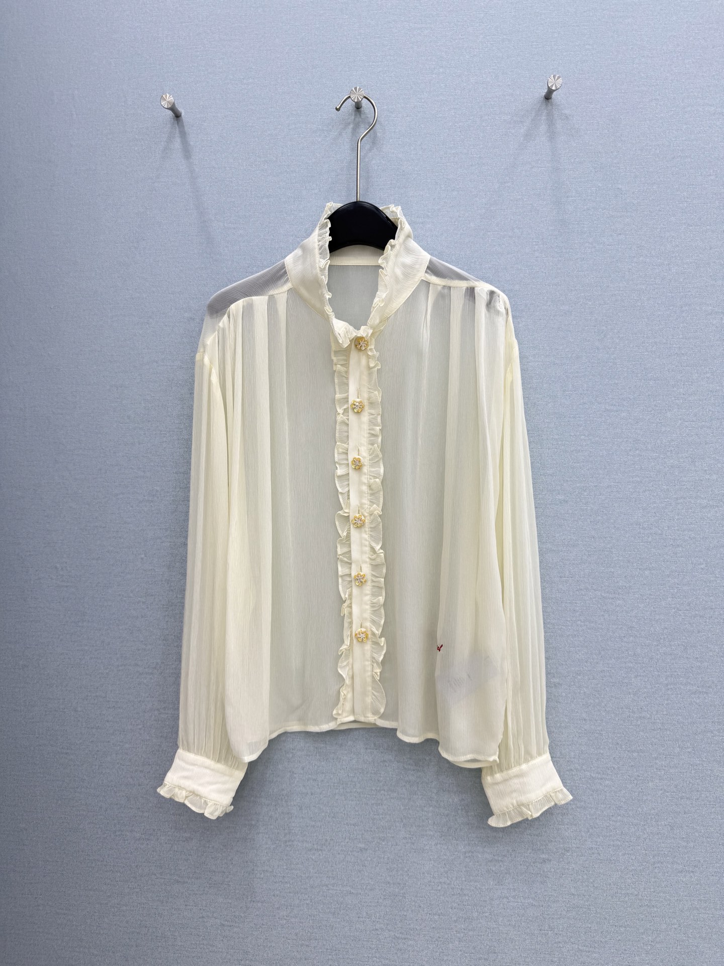 🛒𝐍𝐄𝐖 · 𝟐𝟎𝟐6/爆款现货【春夏新款】设计师｜2026中古字母刺绣透视花边衬衫定制YB材质 舒适好