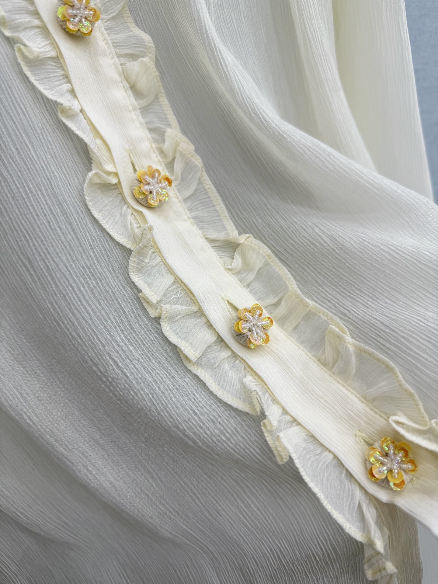 🛒𝐍𝐄𝐖 · 𝟐𝟎𝟐6/爆款现货【春夏新款】设计师｜2026中古字母刺绣透视花边衬衫定制YB材质 舒适好