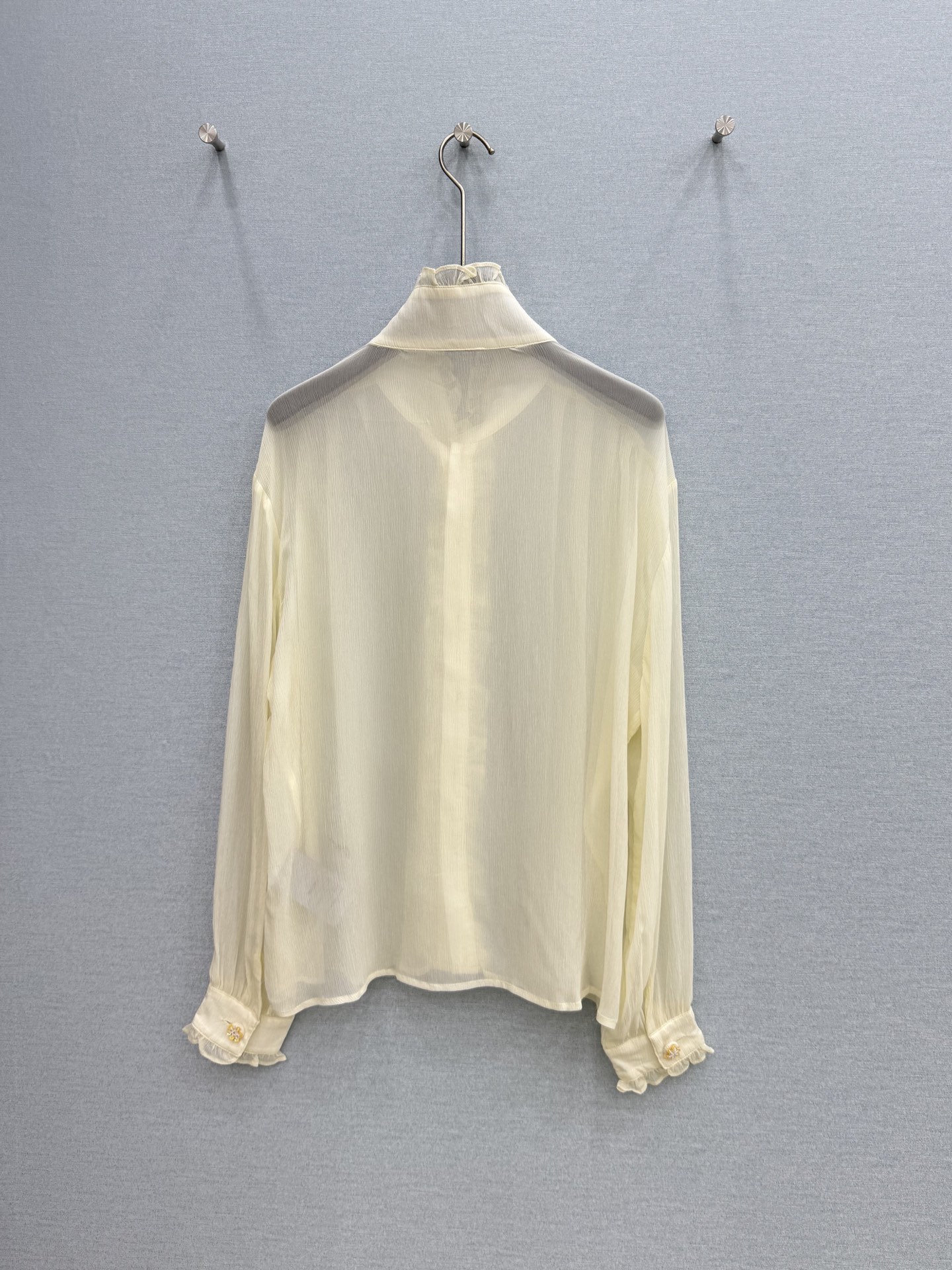 🛒𝐍𝐄𝐖 · 𝟐𝟎𝟐6/爆款现货【春夏新款】设计师｜2026中古字母刺绣透视花边衬衫定制YB材质 舒适好