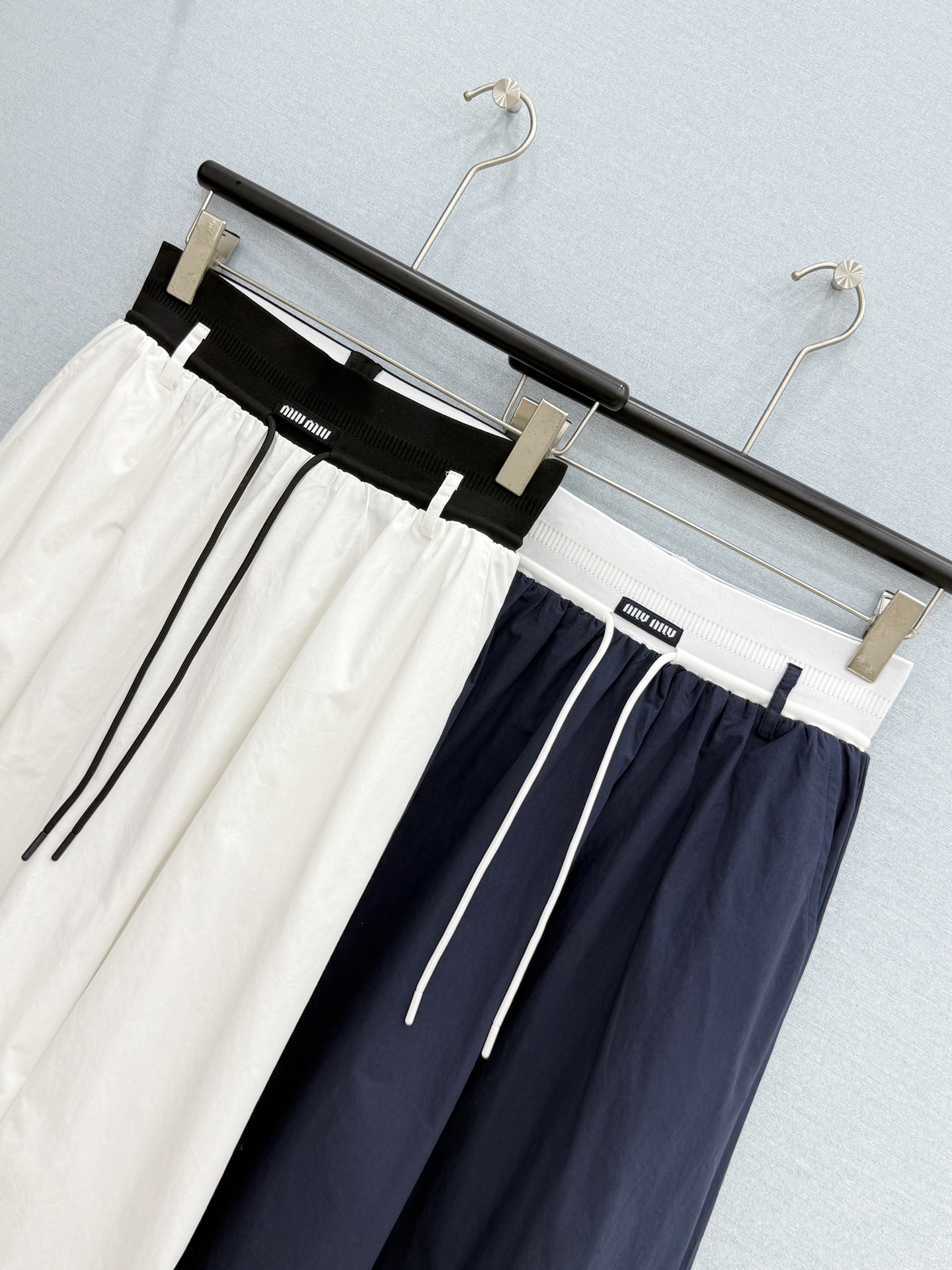 🛒𝐍𝐄𝐖 · 𝟐𝟎𝟐6/爆款现货【春夏上新】设计师｜26新款长款花苞半裙 气质女神必入 撞色织带拼接装饰