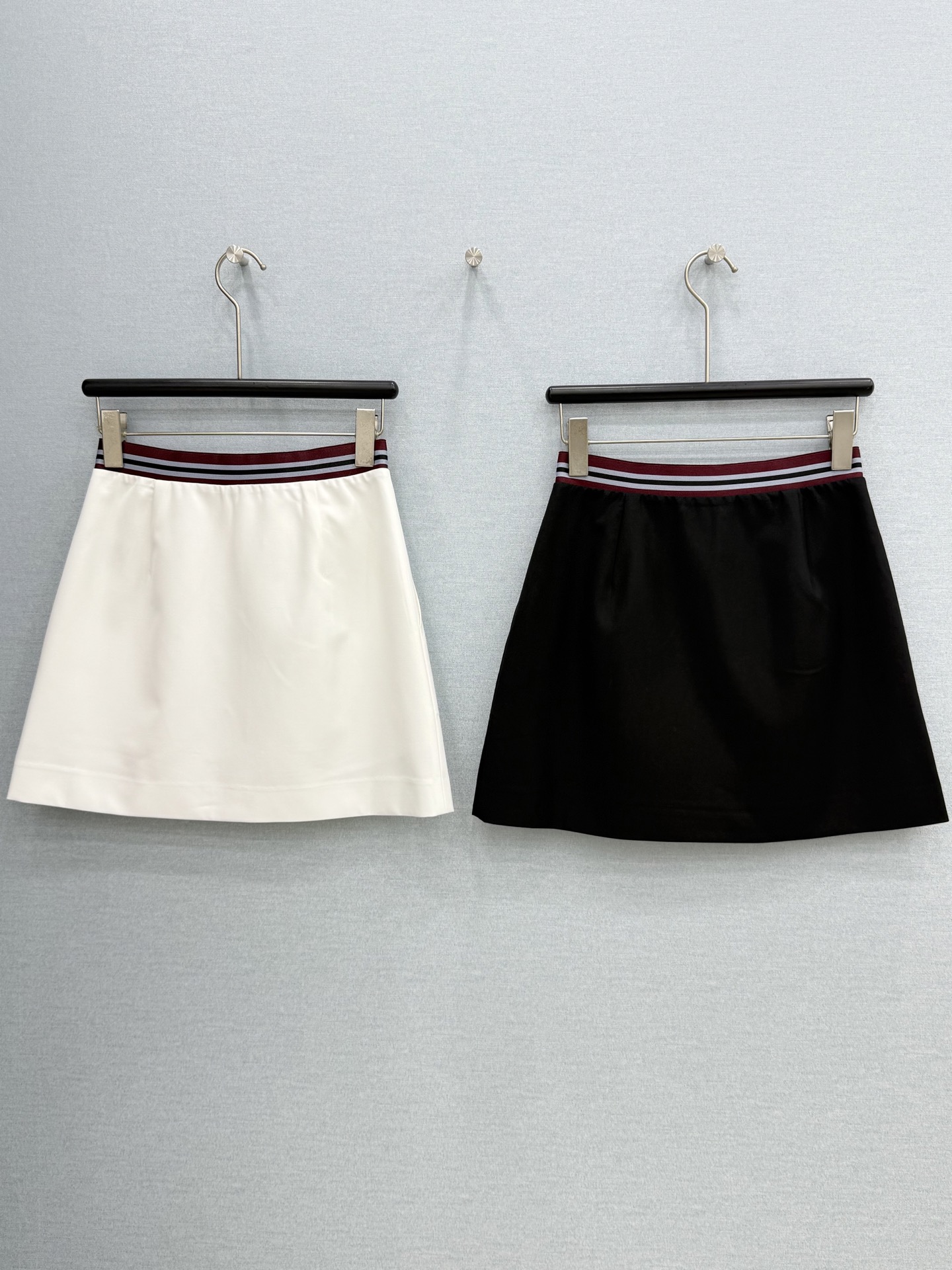 🛒𝐍𝐄𝐖 · 𝟐𝟎𝟐6/爆款现货【春夏上新】Prad*｜26新款织带拼接休闲半裙（带内衬）气质百搭爆单款
