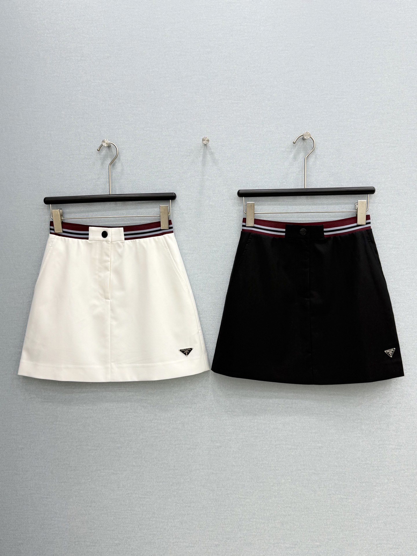 🛒𝐍𝐄𝐖 · 𝟐𝟎𝟐6/爆款现货【春夏上新】Prad*｜26新款织带拼接休闲半裙（带内衬）气质百搭爆单款