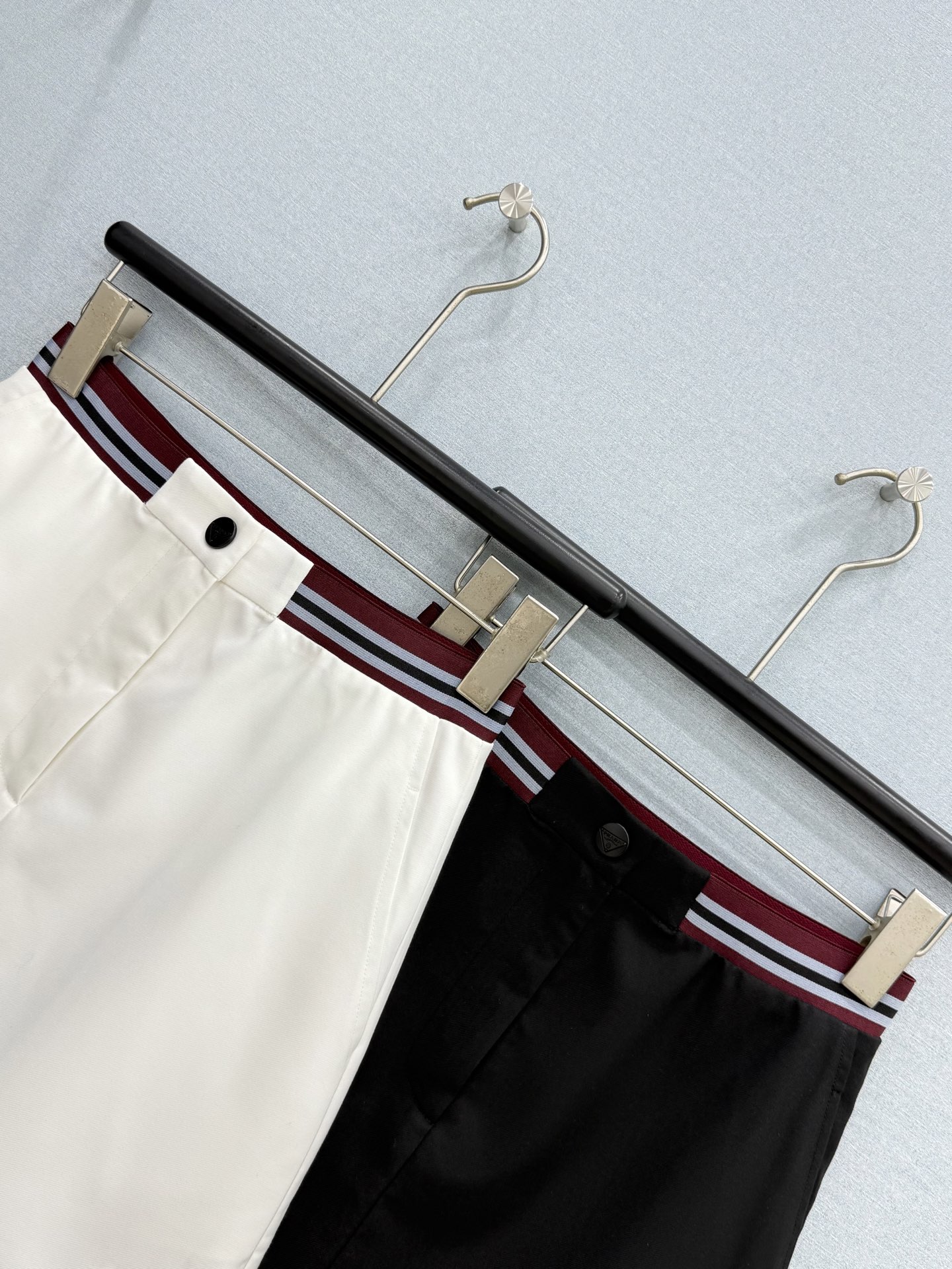 🛒𝐍𝐄𝐖 · 𝟐𝟎𝟐6/爆款现货【春夏上新】Prad*｜26新款织带拼接休闲半裙（带内衬）气质百搭爆单款