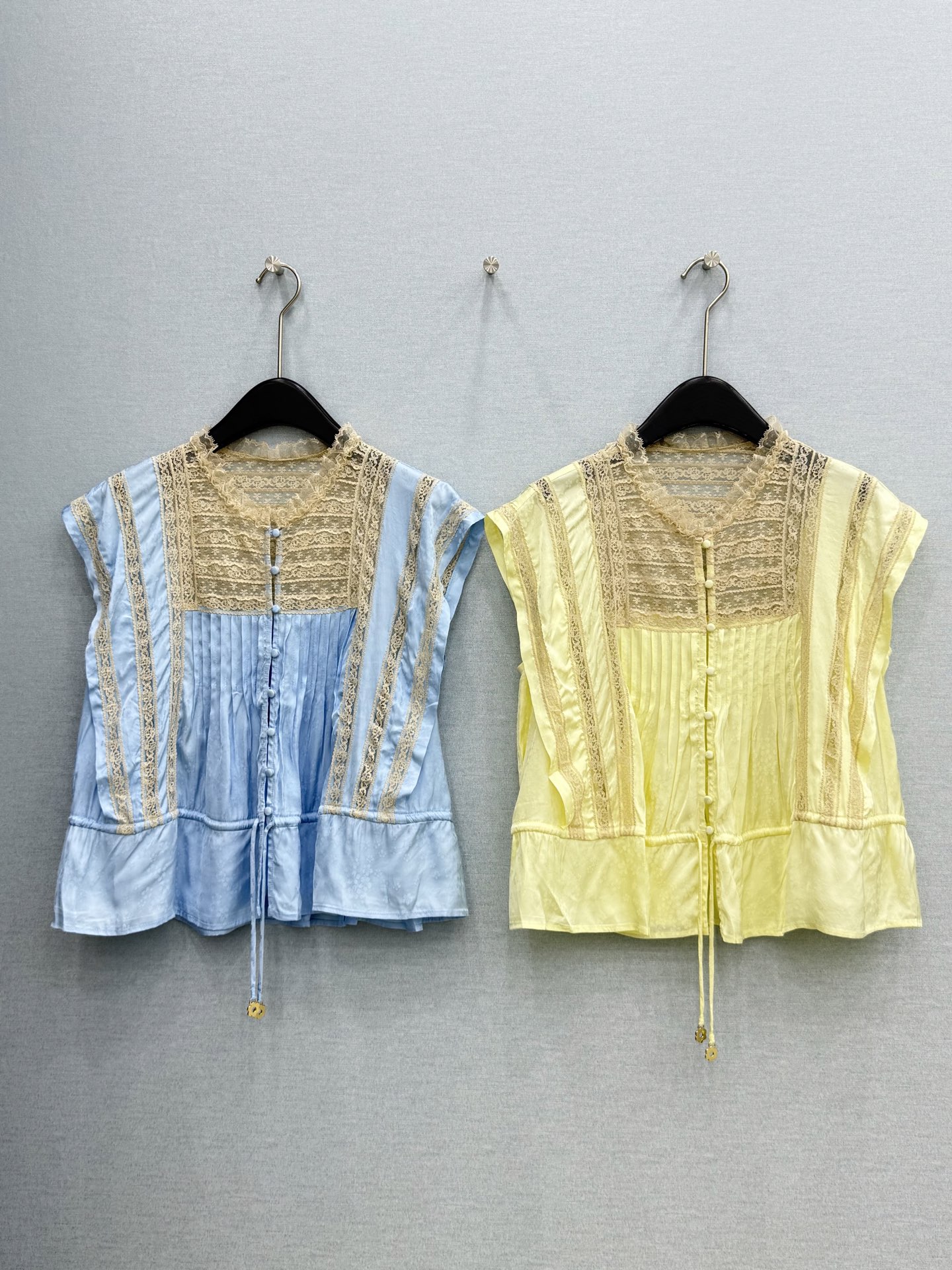 🛒𝐍𝐄𝐖 · 𝟐𝟎𝟐6/爆款现货原单品质 小众*｜2026新品蕾丝拼接抽绳衬衫精致版型，高级肌理细腻 极