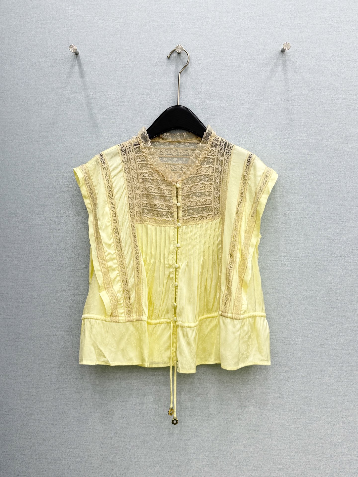 🛒𝐍𝐄𝐖 · 𝟐𝟎𝟐6/爆款现货原单品质 小众*｜2026新品蕾丝拼接抽绳衬衫精致版型，高级肌理细腻 极