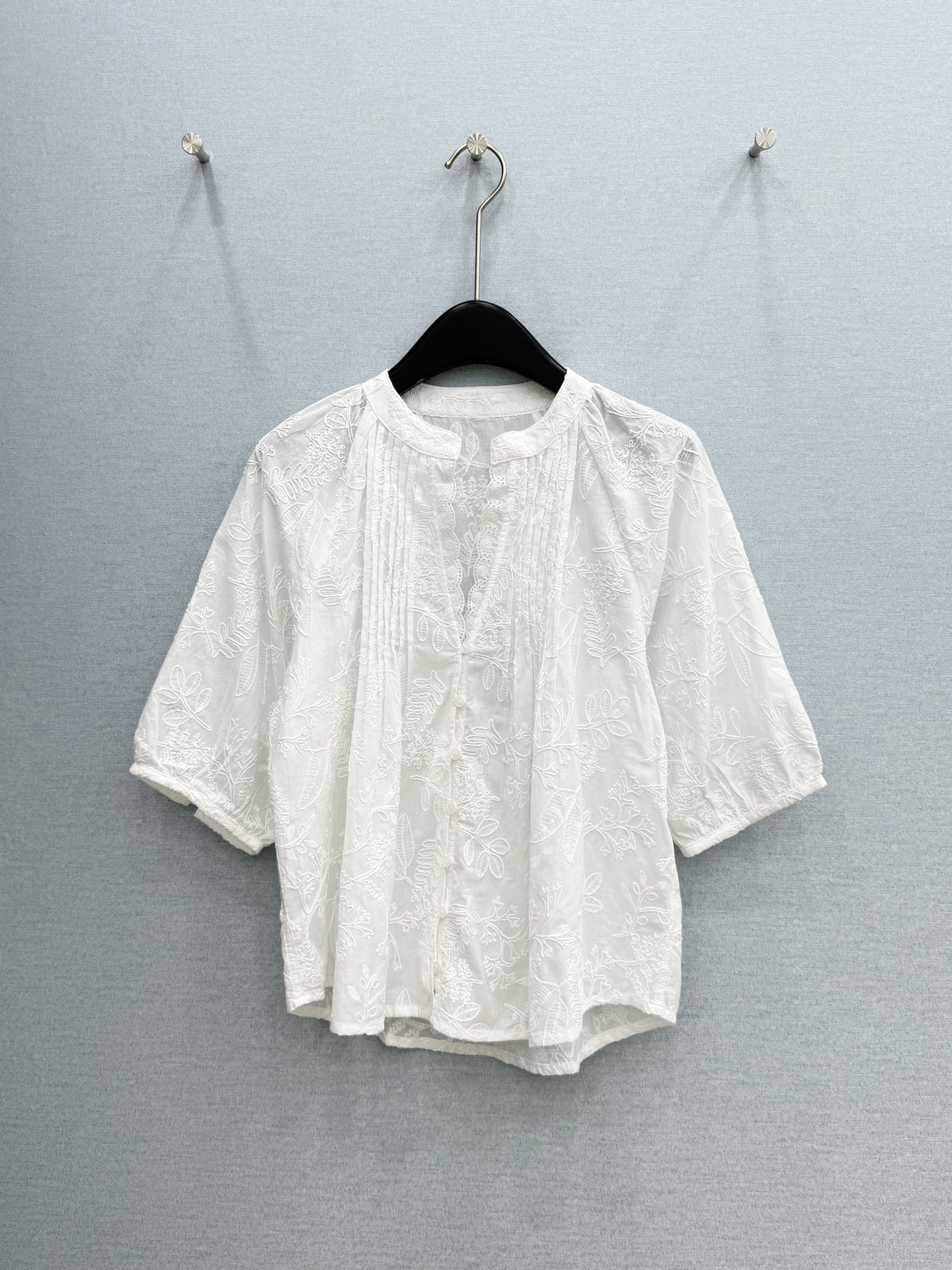 🛒𝐍𝐄𝐖 · 𝟐𝟎𝟐6/爆款现货原单品质 小众*｜2026新品V领蕾丝拼接刺绣衬衫精致版型，高级肌理细腻