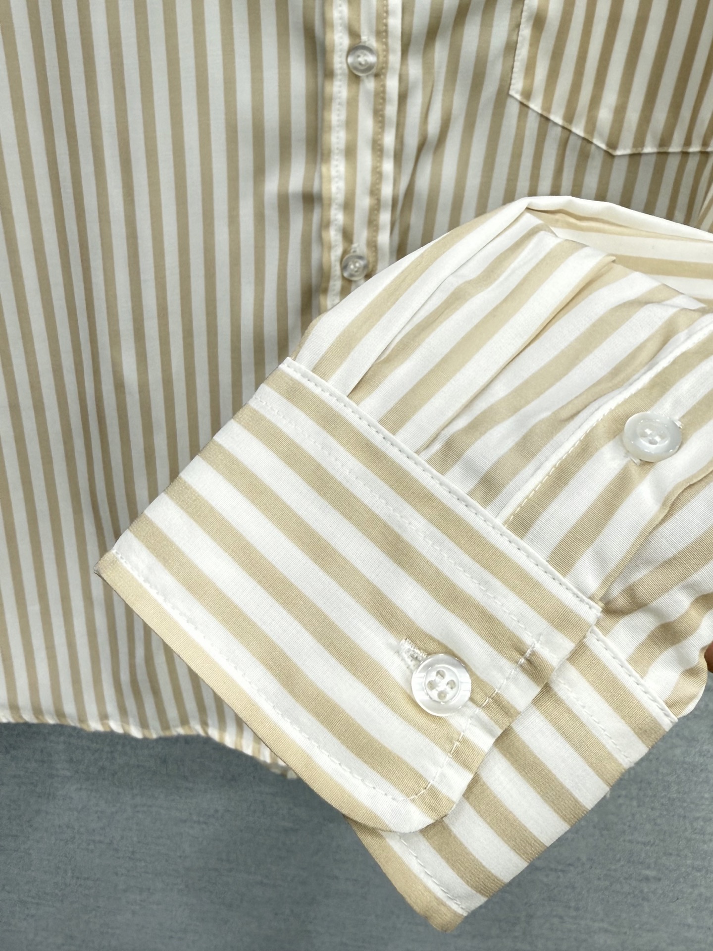 🛒𝐍𝐄𝐖 · 𝟐𝟎𝟐6/爆款现货【原单品质】Mo&Co｜26新品衬衫短裤套装！宽松条纹衬衫，搭配松紧抽绳