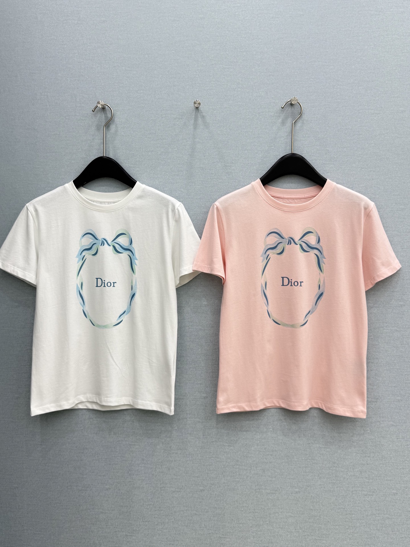 🛒𝐍𝐄𝐖 · 𝟐𝟎𝟐6/爆款现货【春夏上新】 Dio*｜2026新款印花字母T恤高订面料，百搭版型  ，