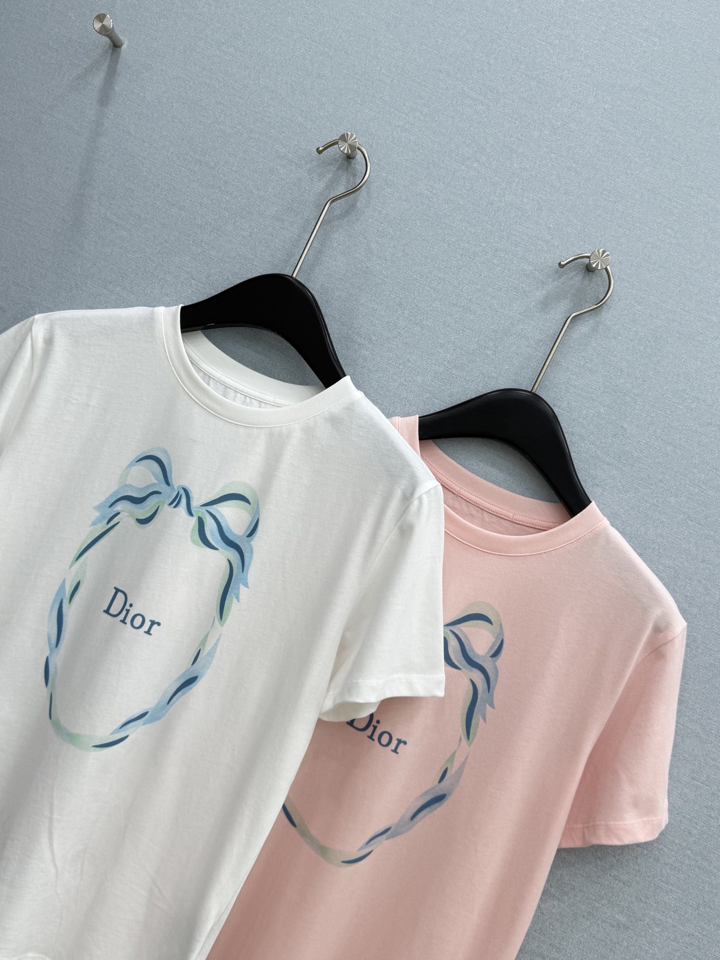 🛒𝐍𝐄𝐖 · 𝟐𝟎𝟐6/爆款现货【春夏上新】 Dio*｜2026新款印花字母T恤高订面料，百搭版型  ，