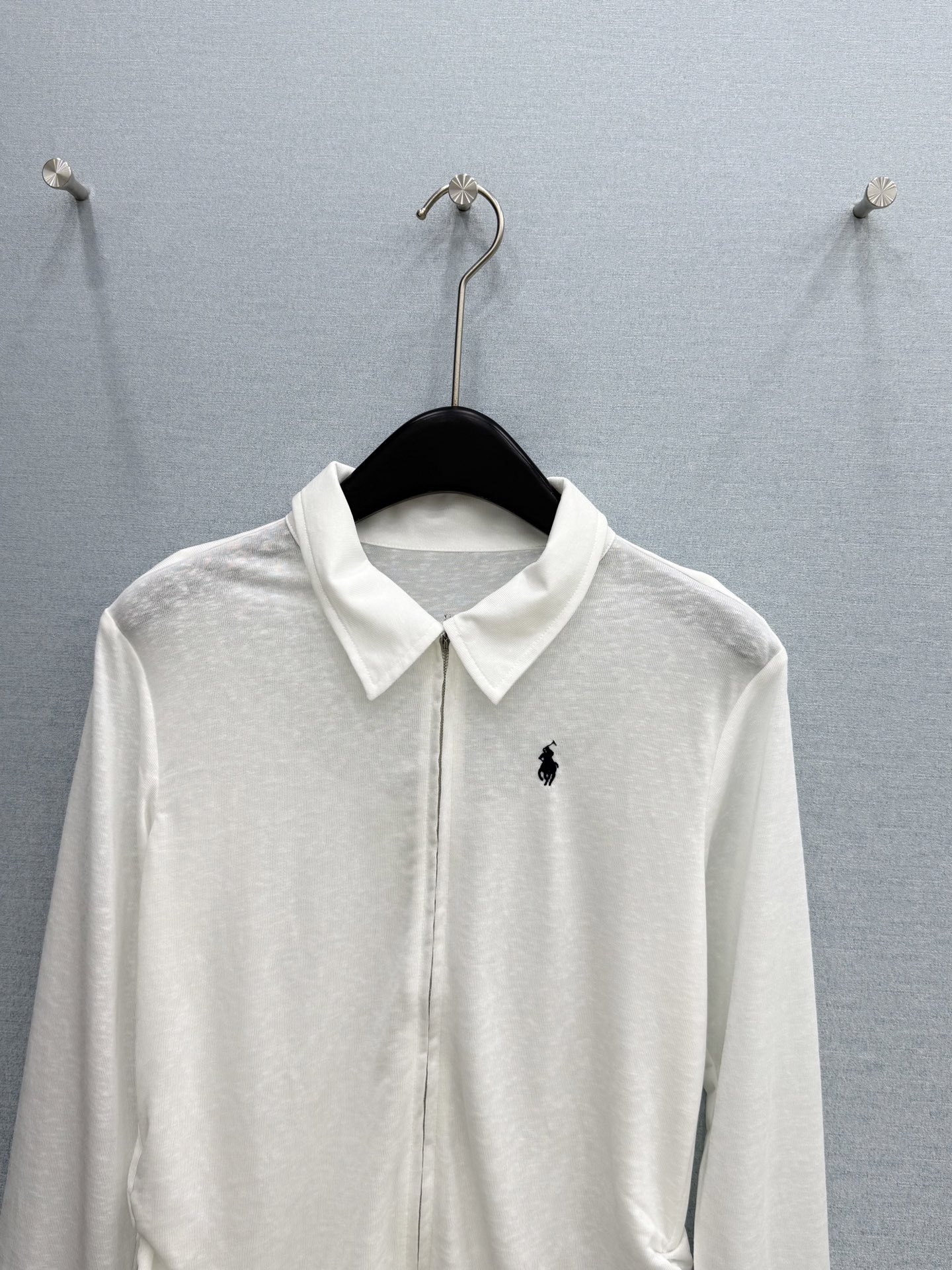 🛒𝐍𝐄𝐖 · 𝟐𝟎𝟐6/爆款现货【春夏上新】 设计师小众｜2026新款假两件翻领长袖T恤高订面料，百搭版