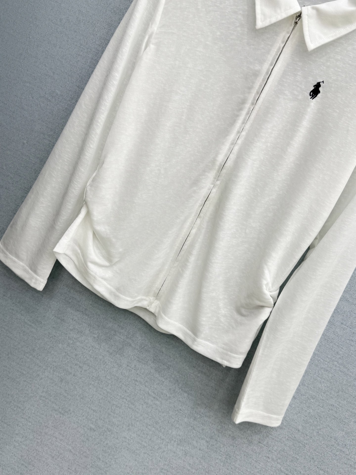 🛒𝐍𝐄𝐖 · 𝟐𝟎𝟐6/爆款现货【春夏上新】 设计师小众｜2026新款假两件翻领长袖T恤高订面料，百搭版