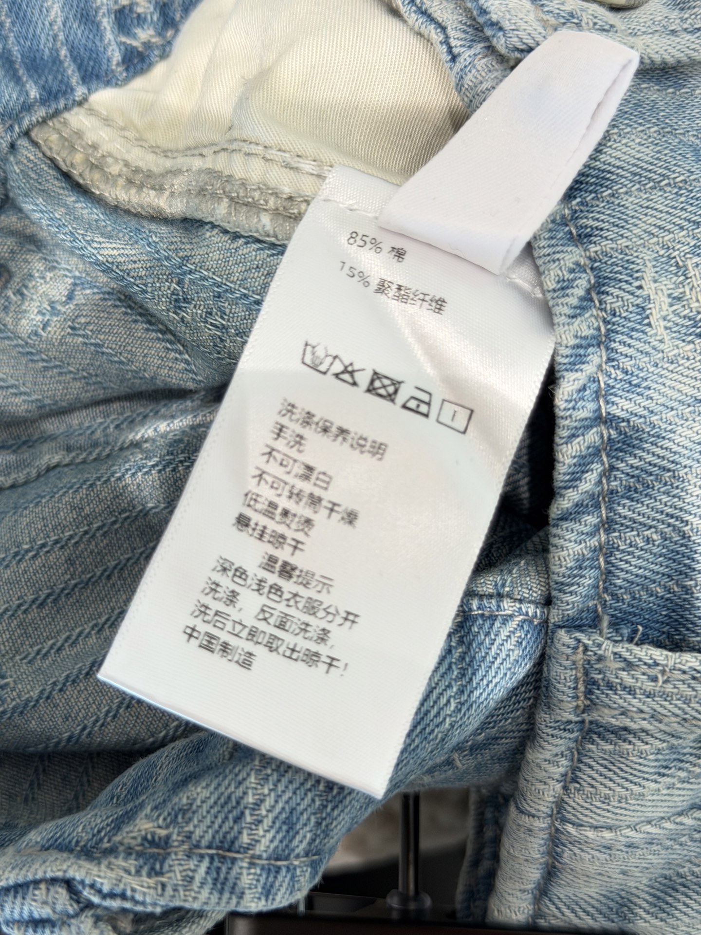 🛒𝐍𝐄𝐖 · 𝟐𝟎𝟐6/爆款现货原创 设计师｜26新款山茶花链条牛仔短裤色系搭配非常好看，瘦身设计，版型