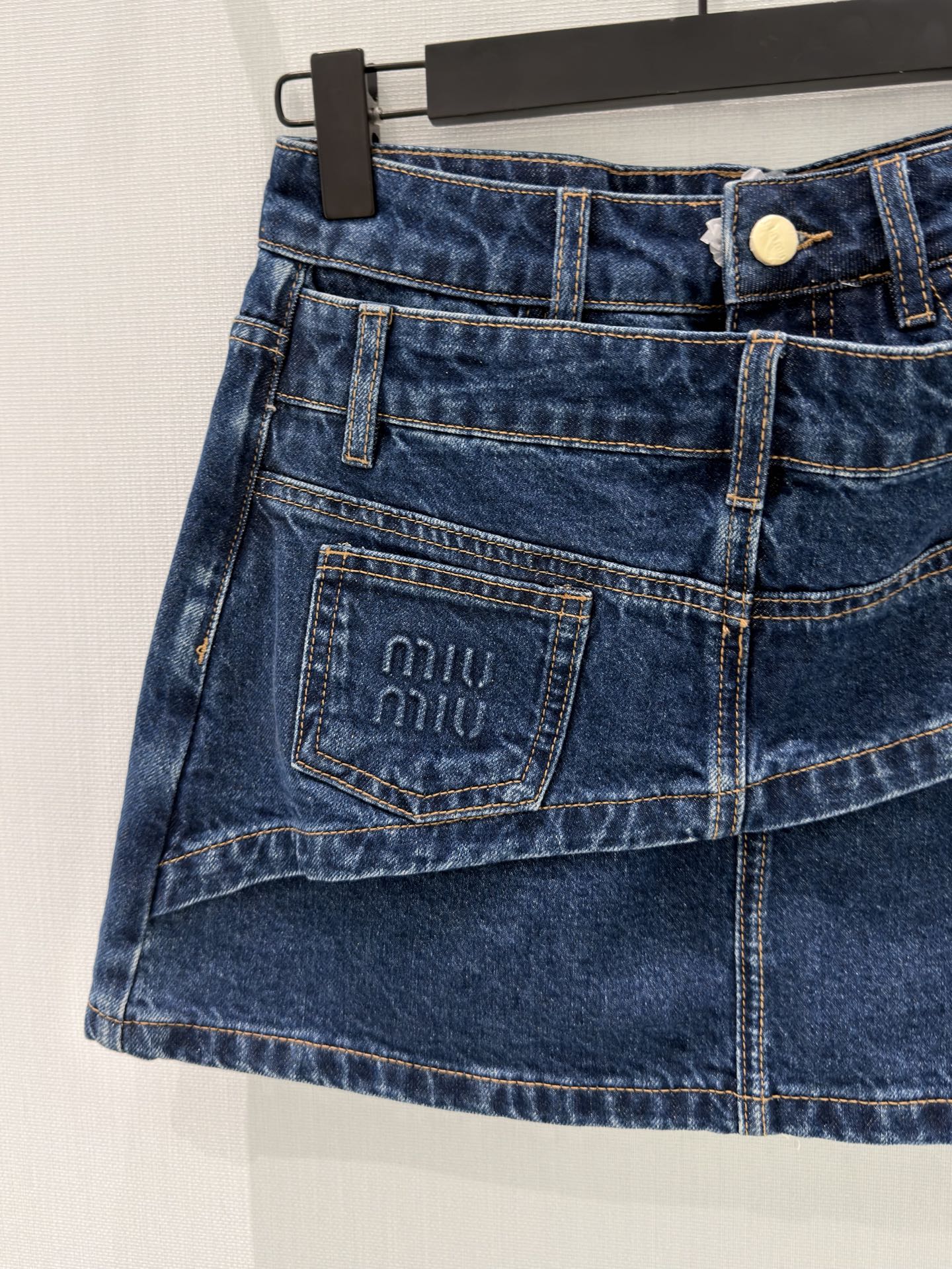 🛒𝐍𝐄𝐖 · 𝟐𝟎𝟐6/爆款现货原单品质 Miu Mi*｜26新款侧扣假两件设计裤裙色系搭配非常好看，瘦