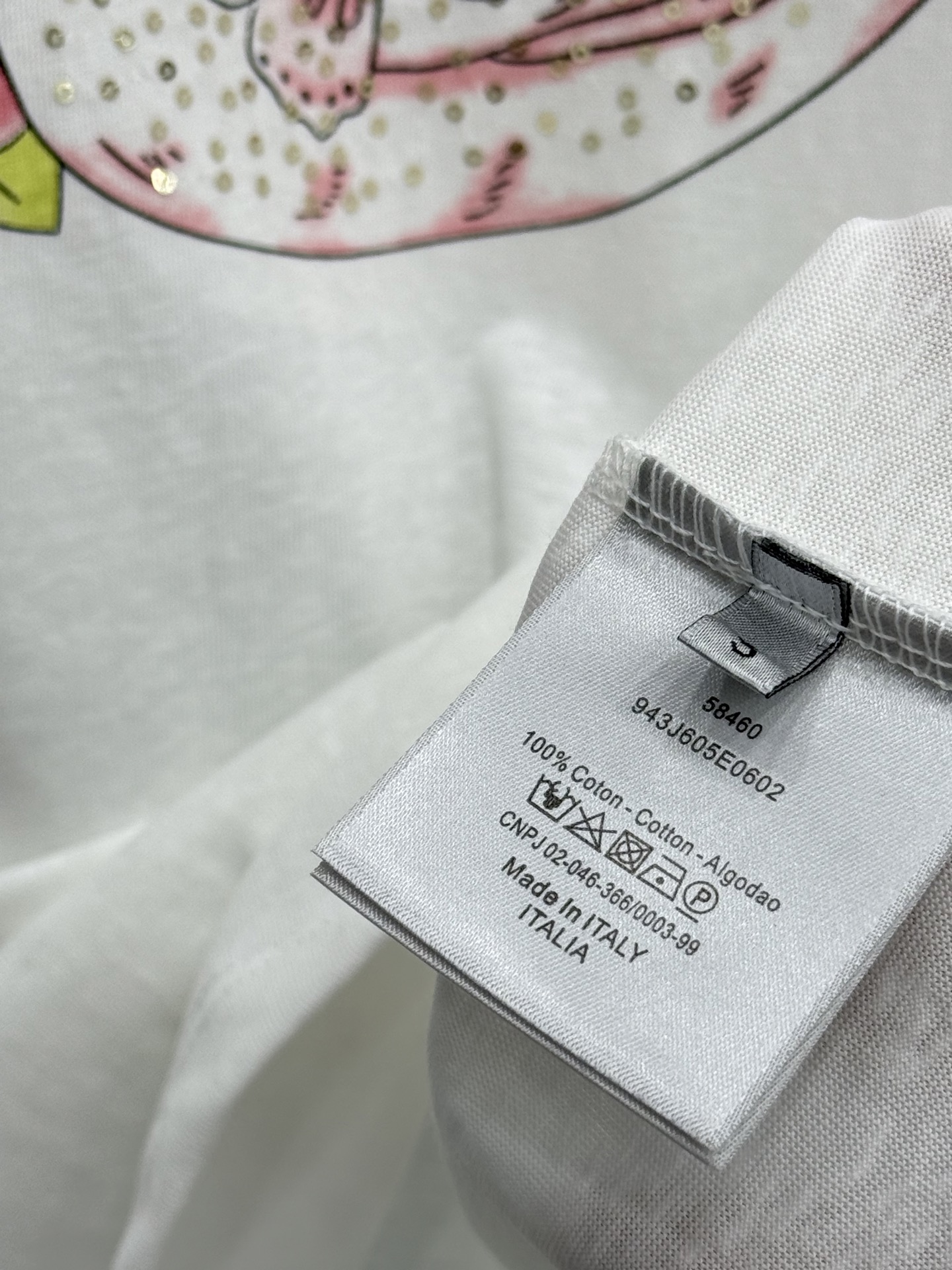 🛒𝐍𝐄𝐖 · 𝟐𝟎𝟐6/爆款现货【春夏上新】 Dio*｜2026新款印花订珠字母T恤高订面料，百搭版型 