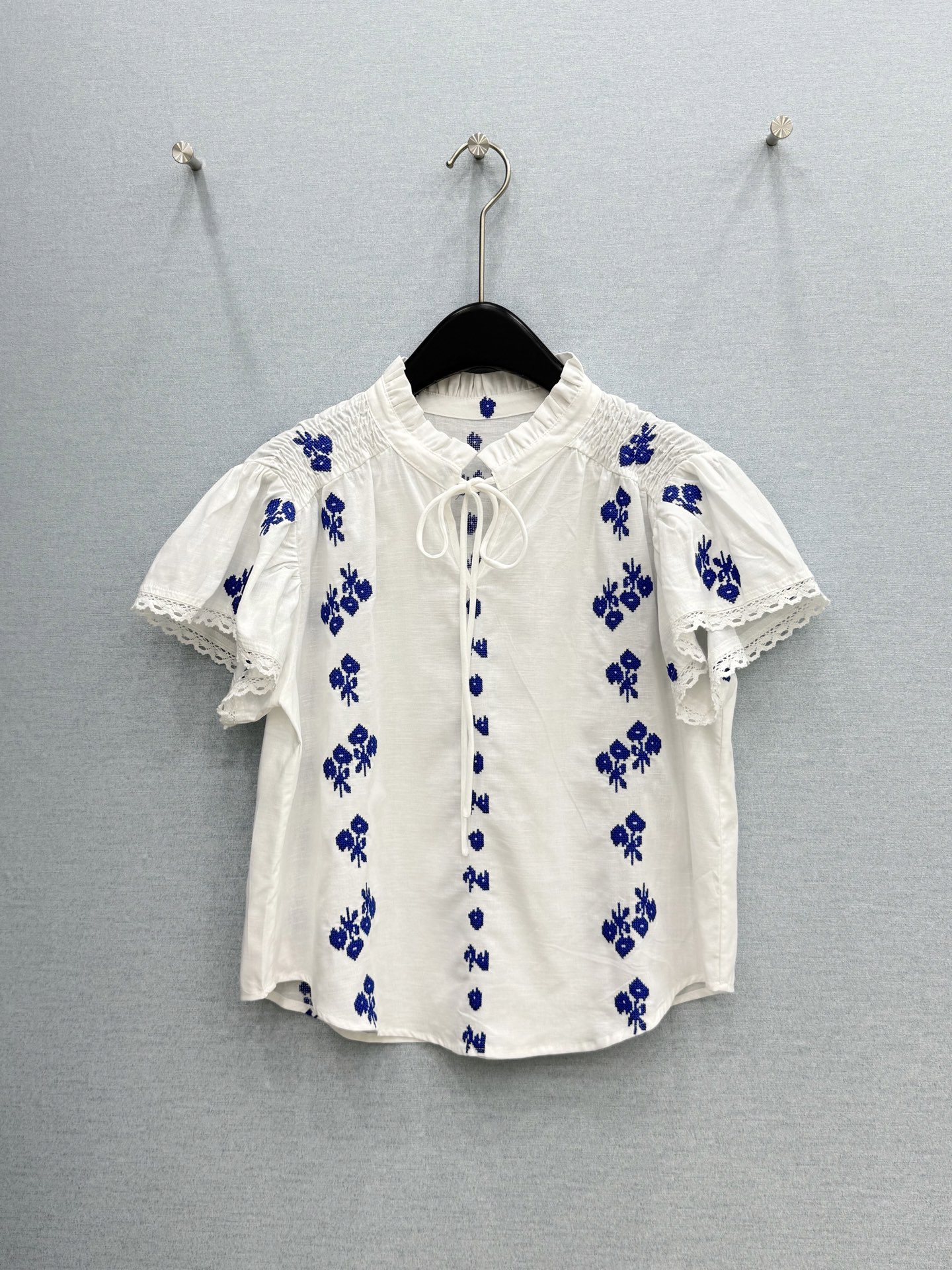 🛒𝐍𝐄𝐖 · 𝟐𝟎𝟐6/爆款现货原单品质  小众*｜2026新品系带蕾丝拼接刺绣衬衫精致版型，高级肌理细