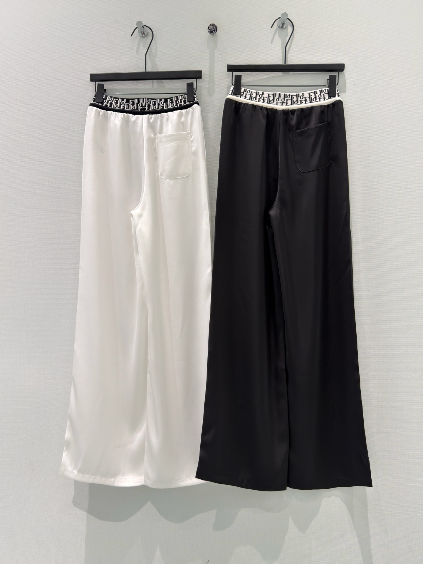 🛒𝐍𝐄𝐖 · 𝟐𝟎𝟐6/爆款现货原单高品质  Dio*｜26新款织带拼接抽绳休闲裤颜色百搭高级  松紧腰