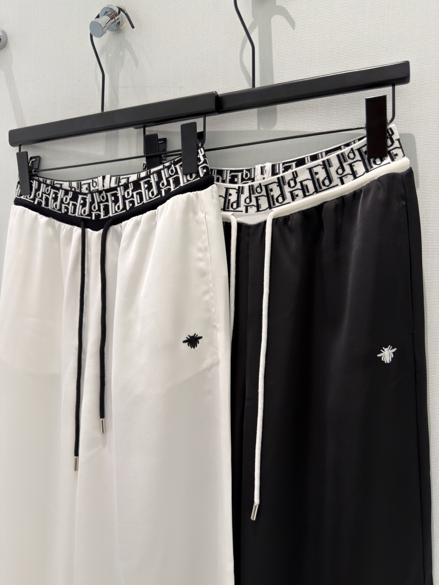 🛒𝐍𝐄𝐖 · 𝟐𝟎𝟐6/爆款现货原单高品质  Dio*｜26新款织带拼接抽绳休闲裤颜色百搭高级  松紧腰