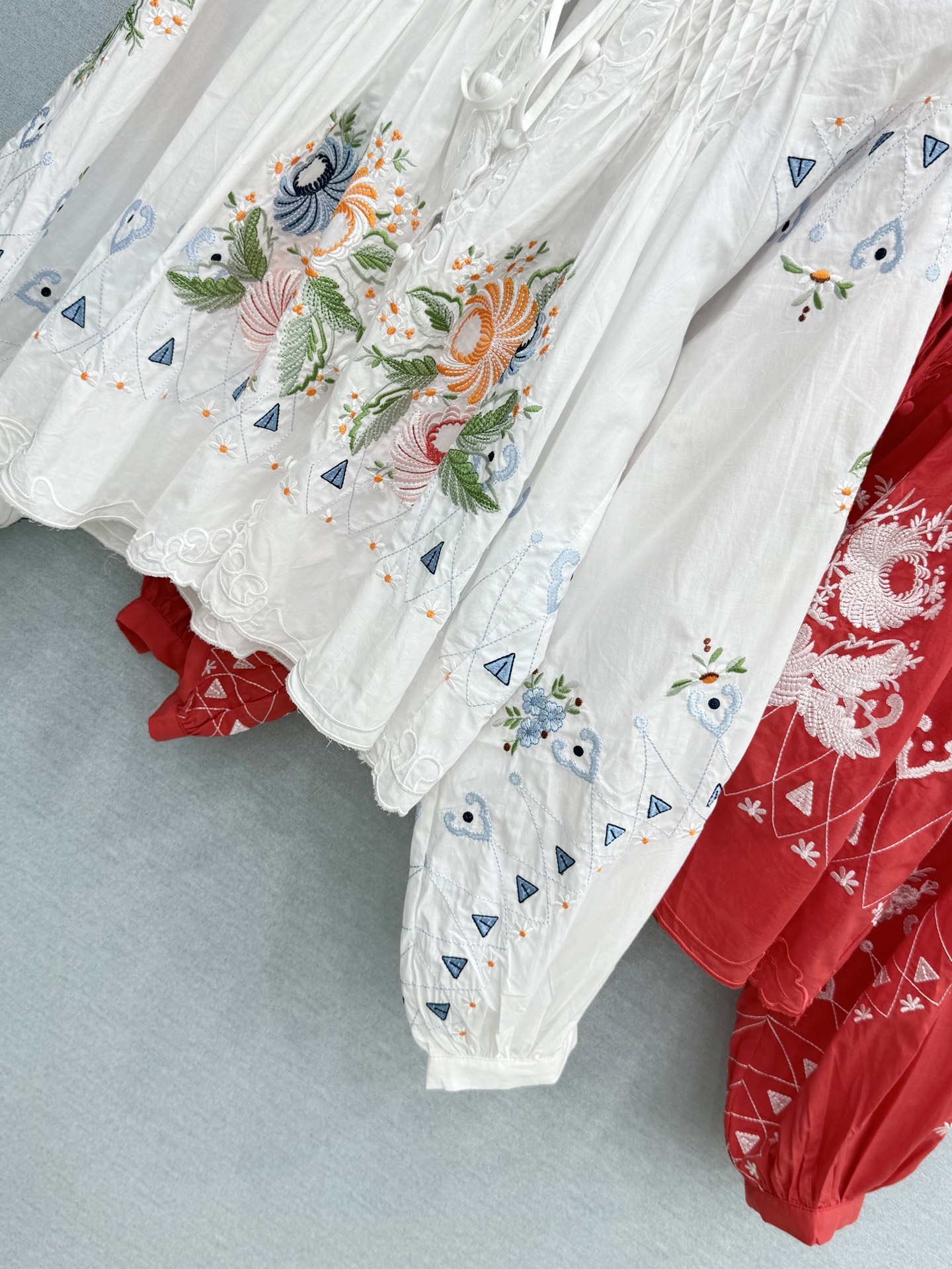 🛒𝐍𝐄𝐖 · 𝟐𝟎𝟐6/爆款现货原单品质  小众*｜2026新品系带刺绣衬衫精致版型，高级肌理细腻 极简