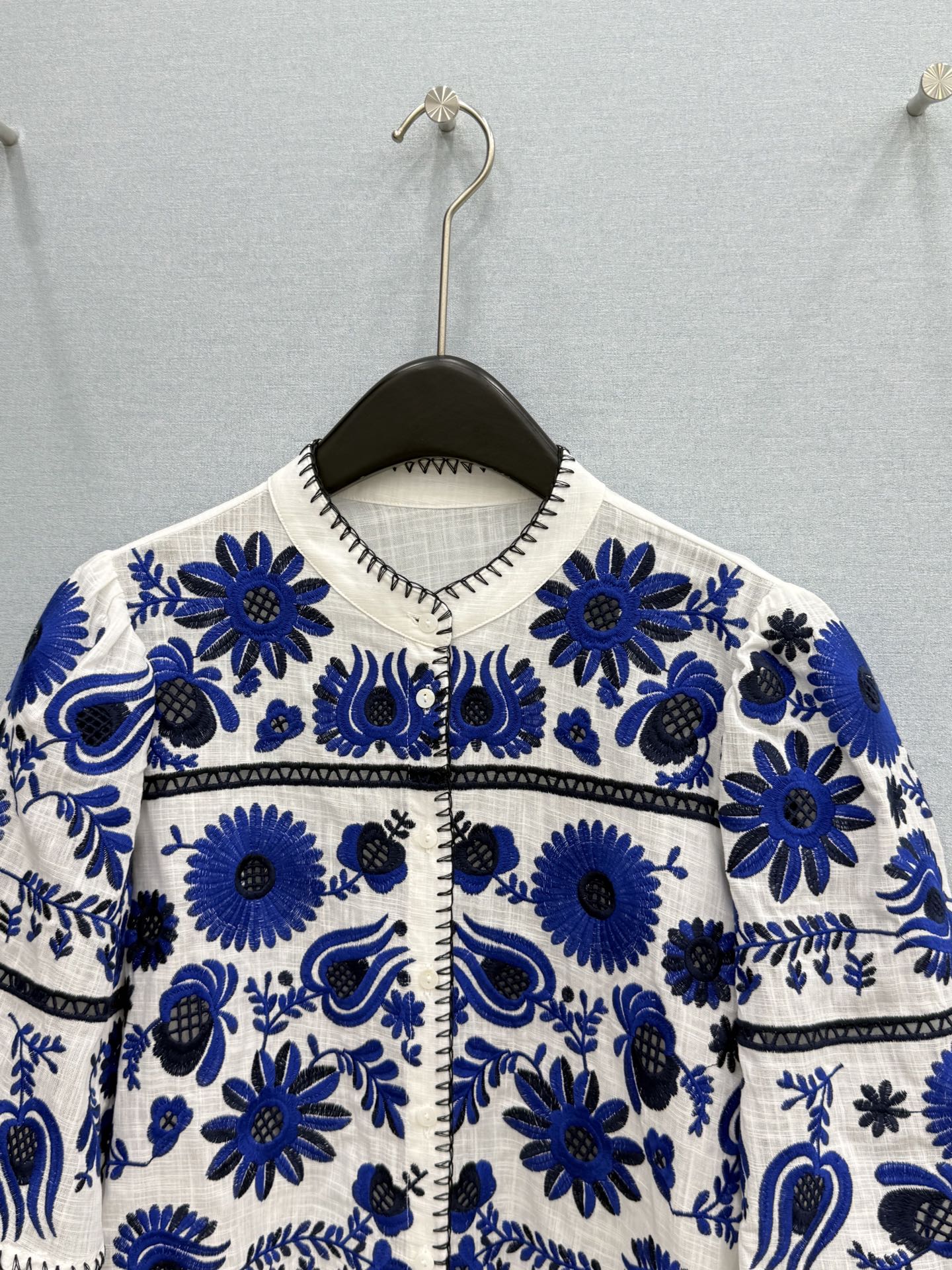🛒𝐍𝐄𝐖 · 𝟐𝟎𝟐6/爆款现货原单品质  小众*｜2026新品刺绣衬衫精致版型，高级肌理细腻 极简主义