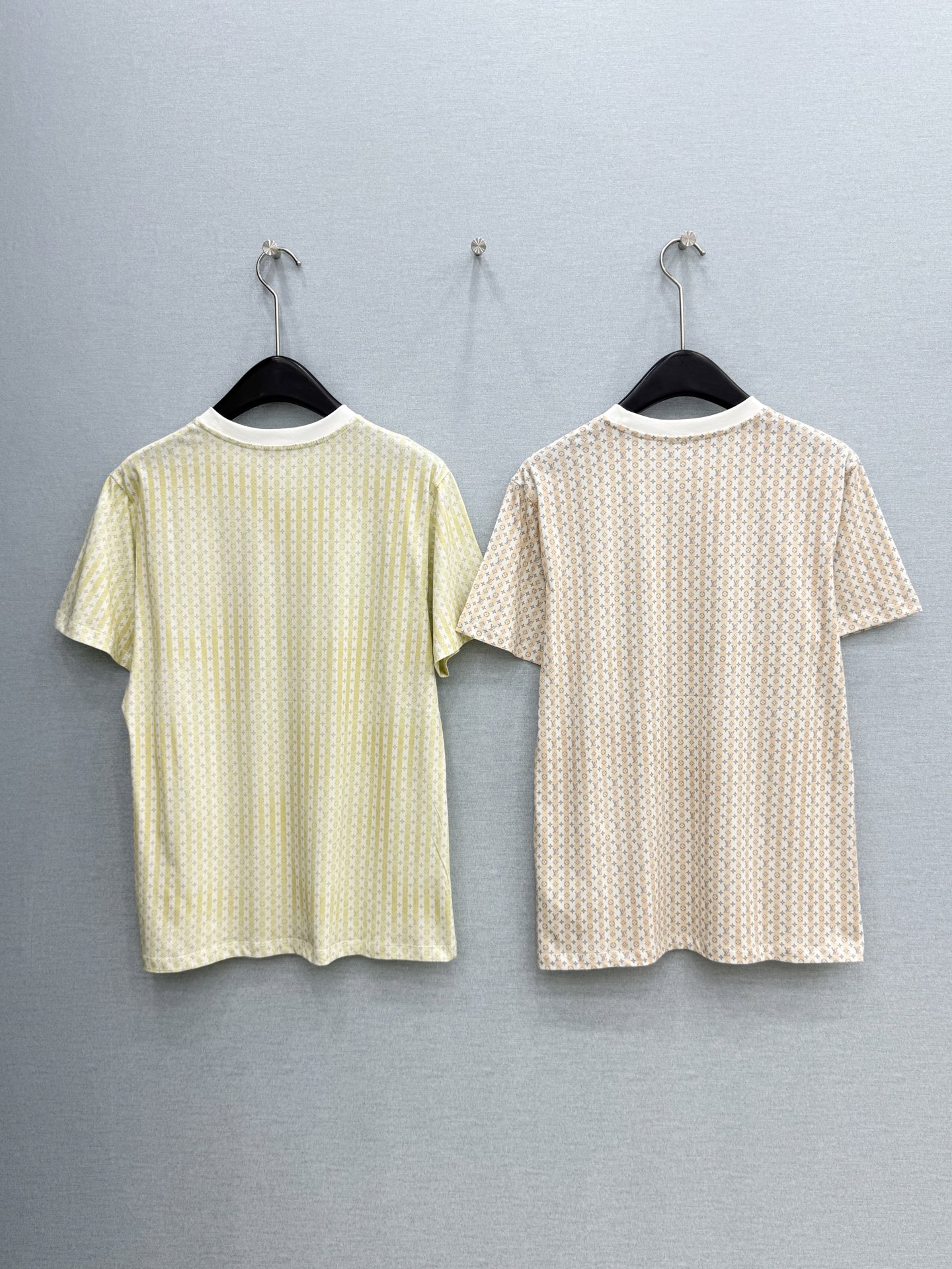 🛒𝐍𝐄𝐖 · 𝟐𝟎𝟐6/爆款现货【春夏上新】 Lv*｜2026新款印花T恤高订面料，百搭版型  ，上身的