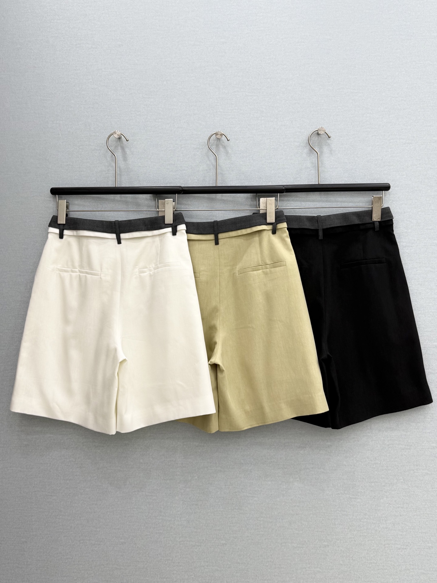 🛒𝐍𝐄𝐖 · 𝟐𝟎𝟐6/爆款现货【春夏上新】Prad*｜26新款撞色三叠拼接休闲麻料中裤气质百搭爆单款 