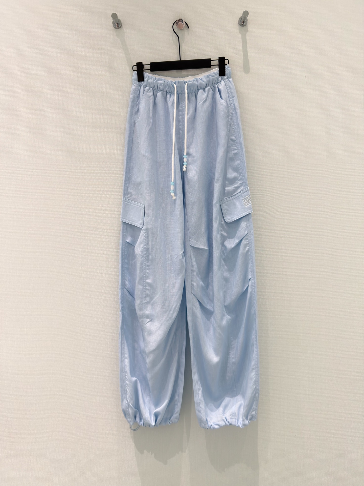 NO:822978,· 6/ Hot items in stock [New for spring and summer] Designer original | Drawstring elastic waist Tencel linen work-style casual pants. Versatile and high-end colors. Customized version gives a high-end casual feel. A visual feast. A must-have versatile item for all seasons. Customized fabrics, great texture, full of lazy style. A must-have item for goddesses!  The version is versatile and not picky, the lines are elongated and the proportions are so beautiful that you don’t want to miss it!  The quality of workmanship depends on the details. White｜Blue｜Pink S M L /, women's clothing,19860909· 6/爆款现货【春夏上新】设计师原创｜抽绳松紧腰天丝亚麻工装式休闲裤 颜色百搭高级 定制版型尽显高级随意感 视觉盛宴 四季必入的百搭单品 订制面料,质感巨好,慵懒范儿十足 女神必入神器！ 版型百搭不挑人 拉长线条比例 上身美的不要不要的！ 做工品质看细节 白色｜蓝色｜粉色 S M L /,女装,,Women's clothing