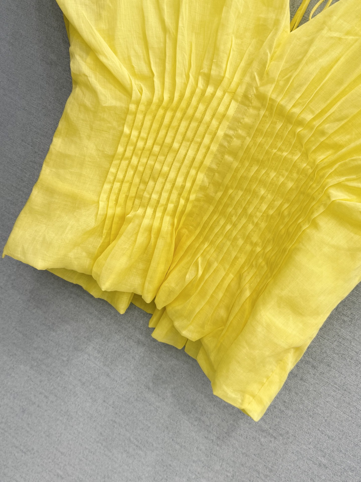🛒𝐍𝐄𝐖 · 𝟐𝟎𝟐6/爆款现货原单品质  小众*｜2026新品风琴打揽苎麻V领衬衫精致版型，高级肌理细