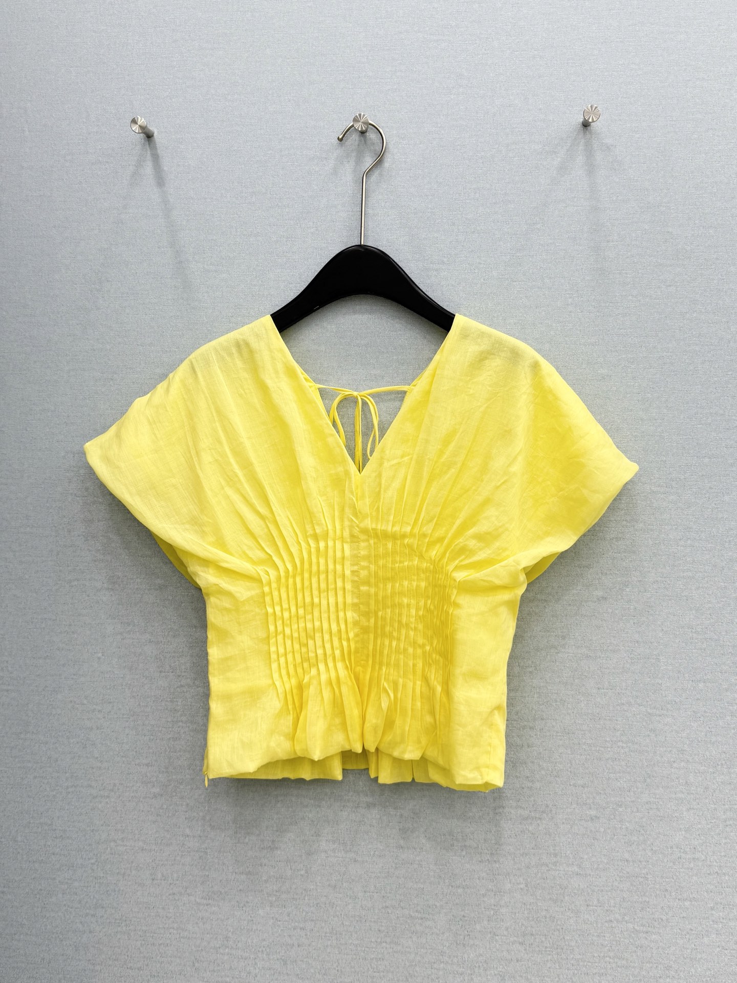 🛒𝐍𝐄𝐖 · 𝟐𝟎𝟐6/爆款现货原单品质  小众*｜2026新品风琴打揽苎麻V领衬衫精致版型，高级肌理细