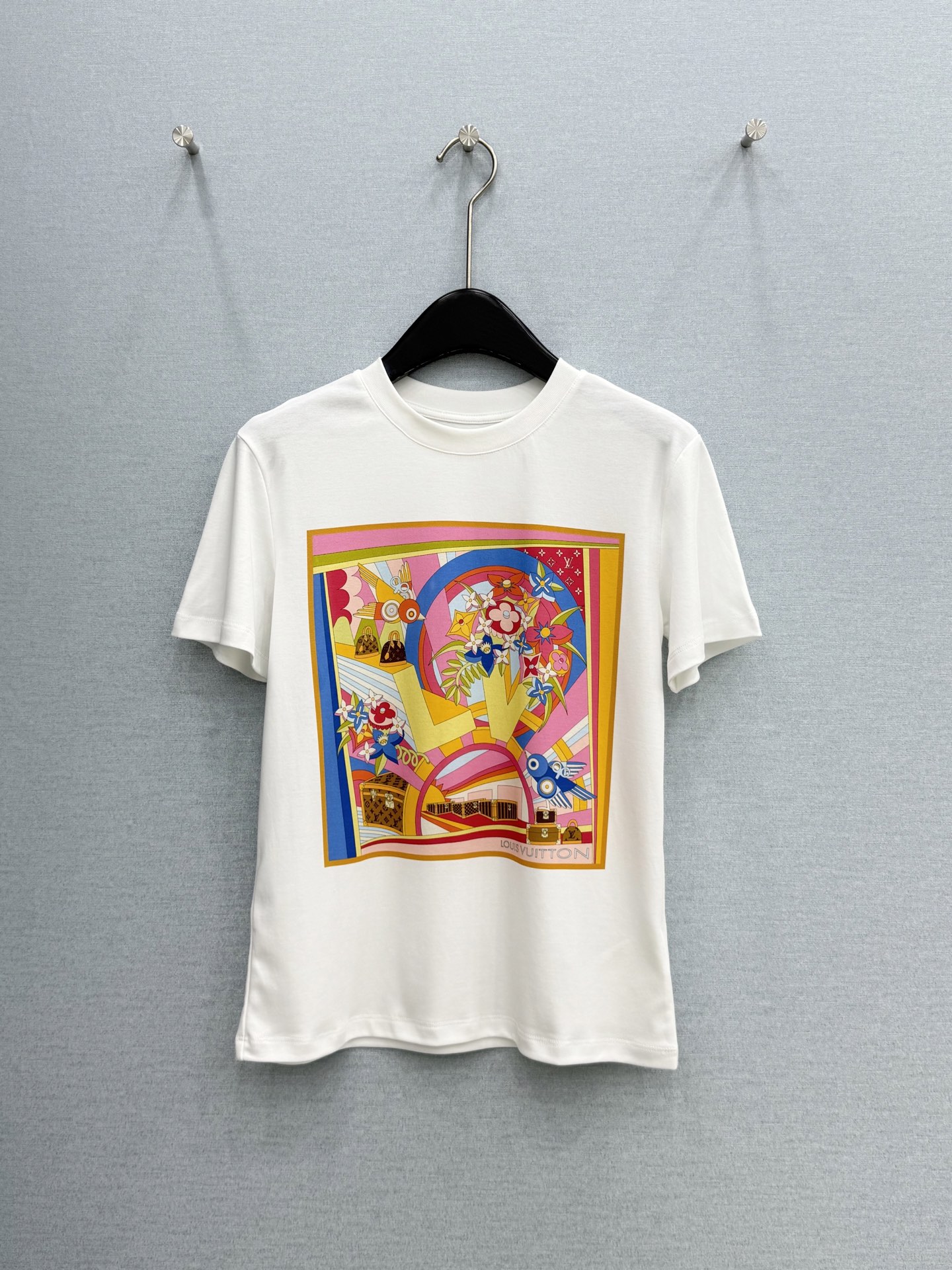 🛒𝐍𝐄𝐖 · 𝟐𝟎𝟐6/爆款现货【春夏上新】 Lv*｜2026新款印花T恤高订面料，百搭版型  ，上身的