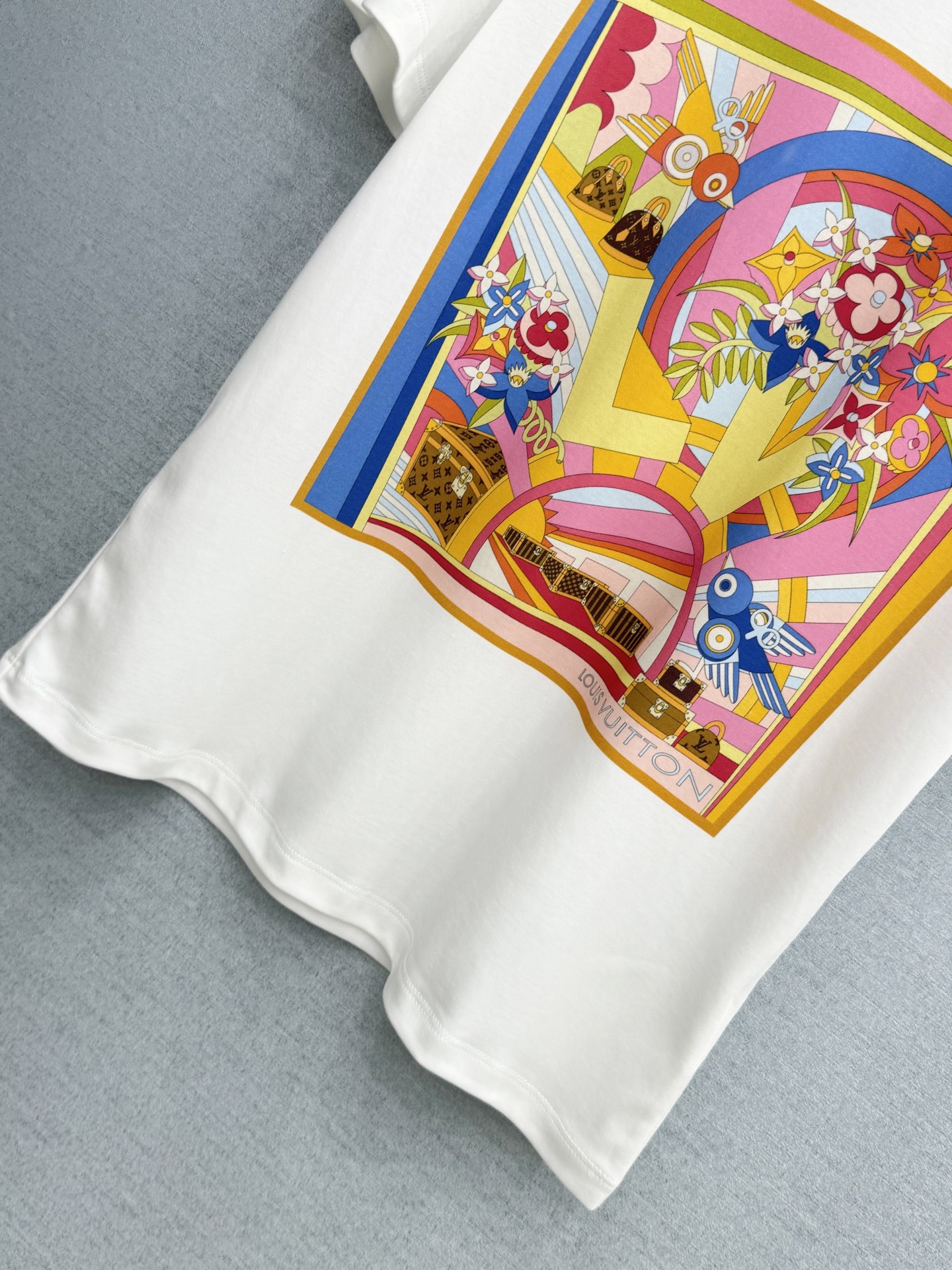 🛒𝐍𝐄𝐖 · 𝟐𝟎𝟐6/爆款现货【春夏上新】 Lv*｜2026新款印花T恤高订面料，百搭版型  ，上身的