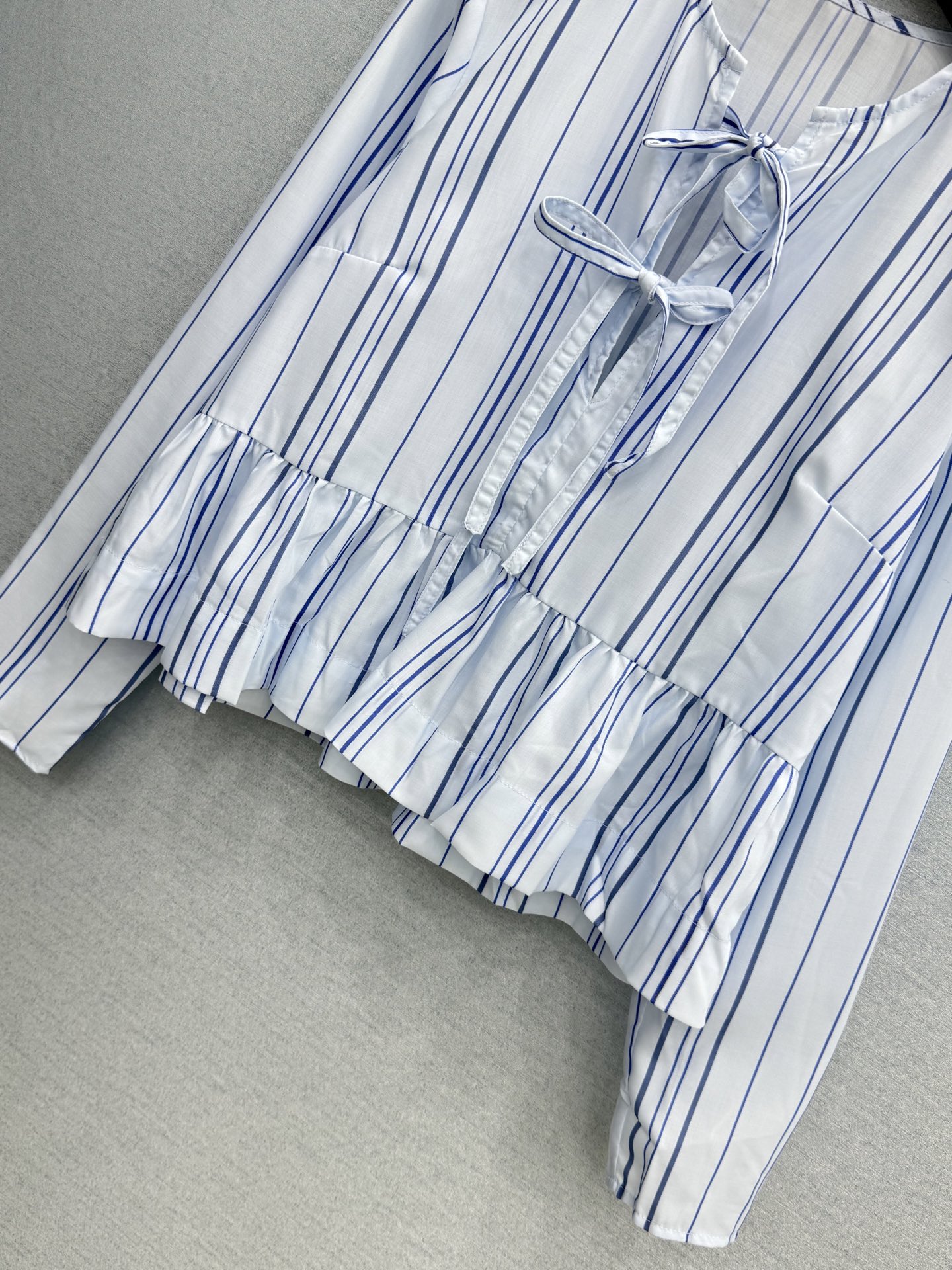 🛒𝐍𝐄𝐖 · 𝟐𝟎𝟐6/爆款现货原单品质  小众*｜2026新品系带条纹长袖衬衫精致版型，高级肌理细腻 