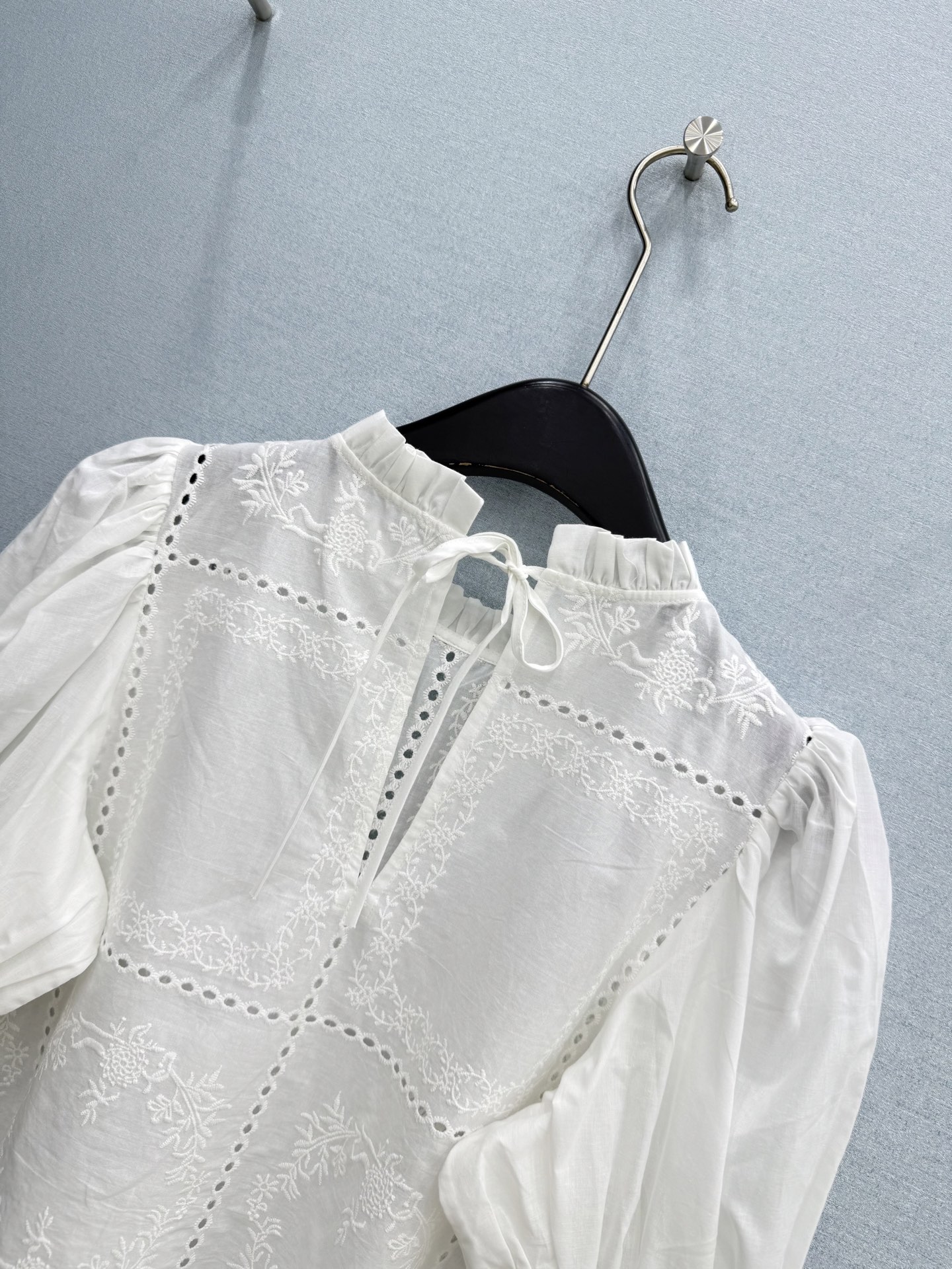 🛒𝐍𝐄𝐖 · 𝟐𝟎𝟐6/爆款现货原单品质 小众*｜2026新品宫廷风泡泡袖刺绣衬衫 精致版型，高级肌理细