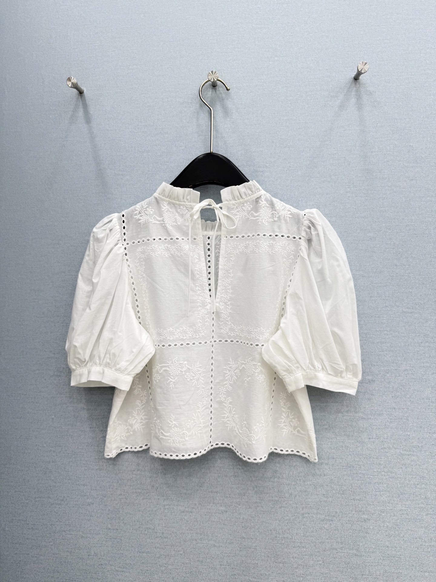 🛒𝐍𝐄𝐖 · 𝟐𝟎𝟐6/爆款现货原单品质 小众*｜2026新品宫廷风泡泡袖刺绣衬衫 精致版型，高级肌理细